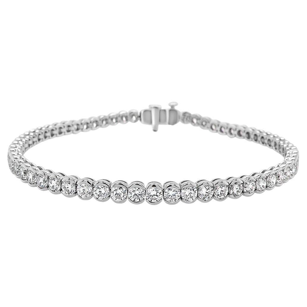 6 Karat Halb Lünette Runde Form Weißer Diamant 18K Weißgold Tennis Line Armband im Angebot