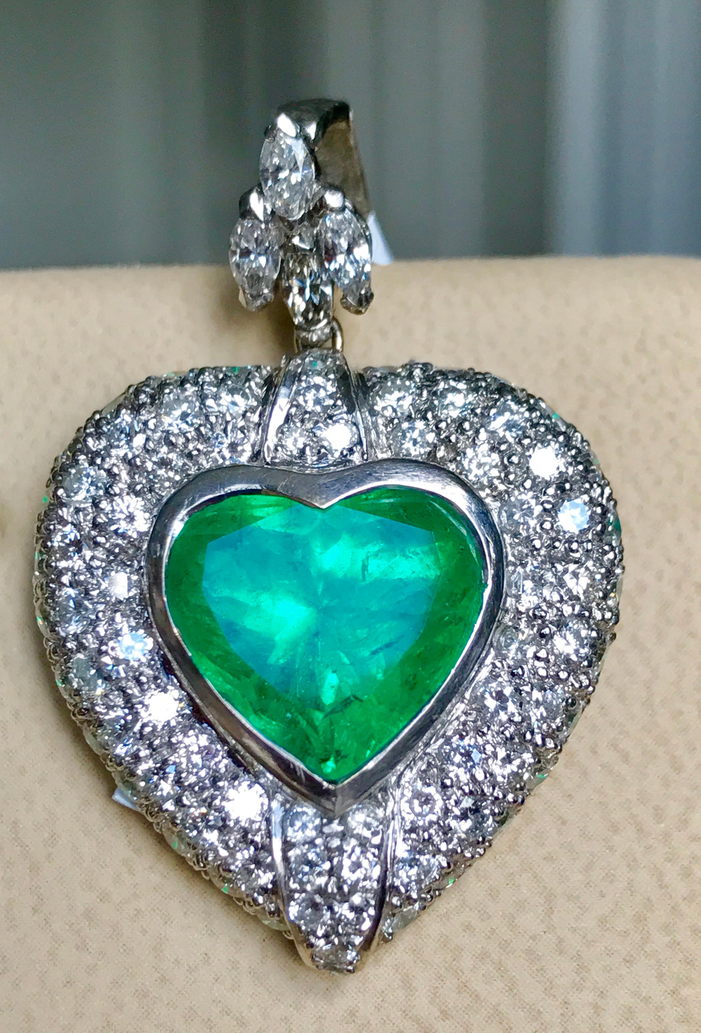5 Karat Herzförmiger kolumbianischer Smaragd- und Diamant-Anhänger mit Anhänger Halskette Damen
