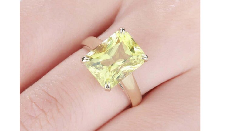 Contemporary 6 Carat Lab Yellow Diamond Ring 18 Karat Yellow Gold For Sale