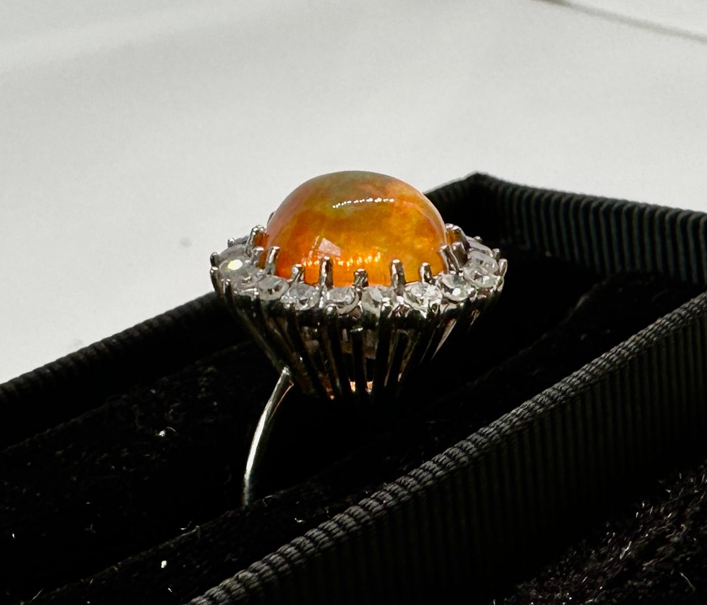 6 Karat mexikanischer Feueropal Diamant-Halo-Ring 14 Karat Gold Antiker Cocktail-Ring im Angebot 2