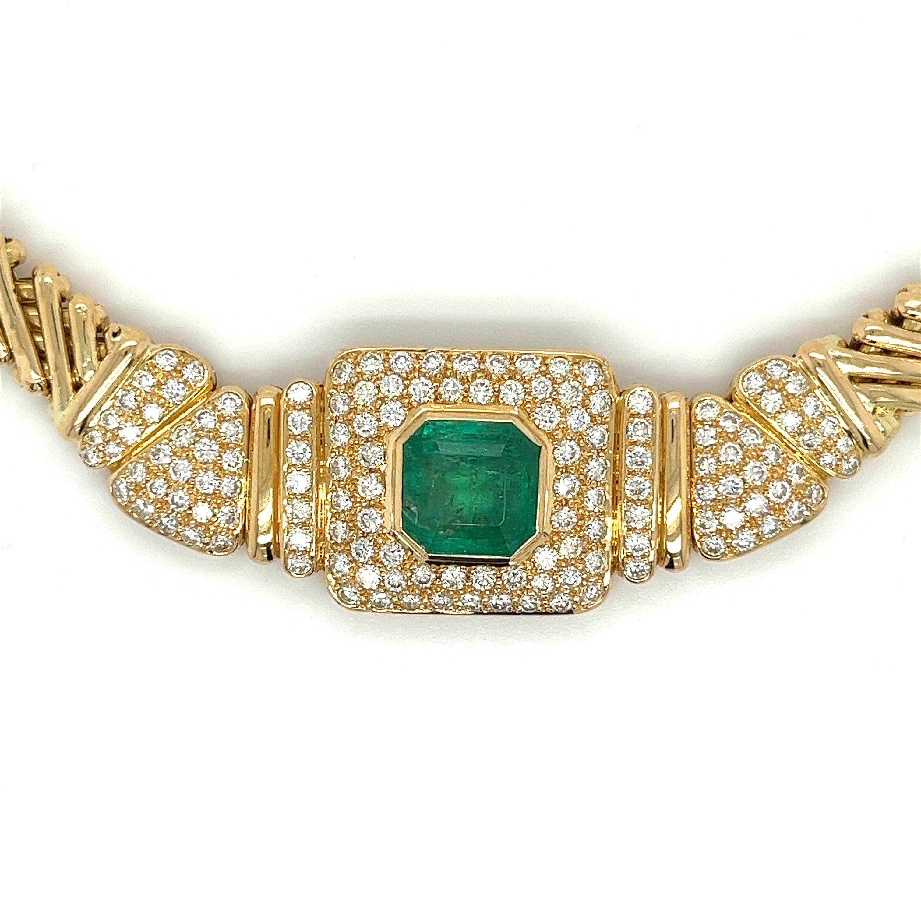 Emerald Cut 6 Carat Natural Colombian Emerald and Diamond Choker Necklace in 18k Yellow Gold For Sale