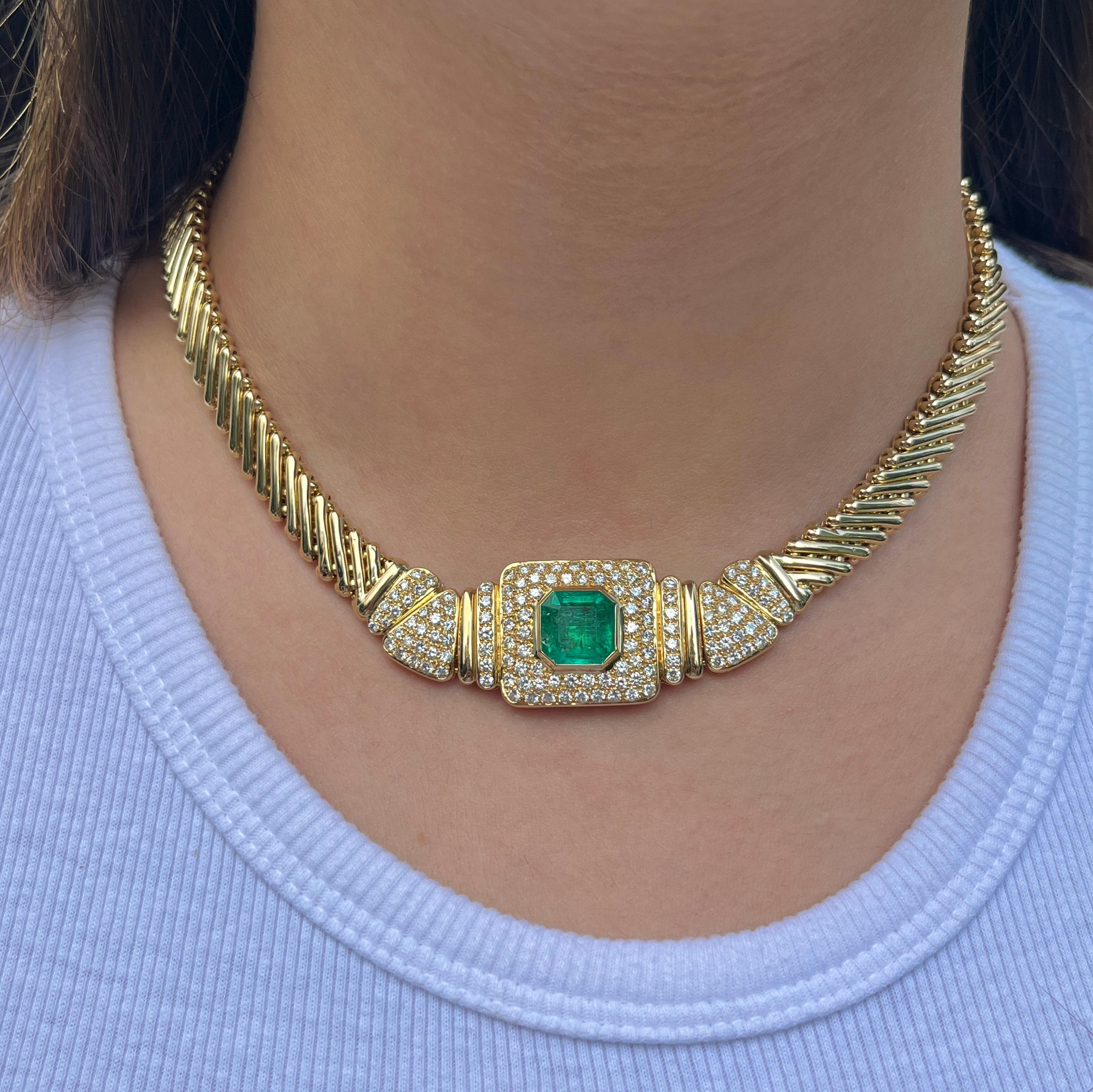 6 Carat Natural Colombian Emerald and Diamond Choker Necklace in 18k Yellow Gold In New Condition For Sale In Miami, FL