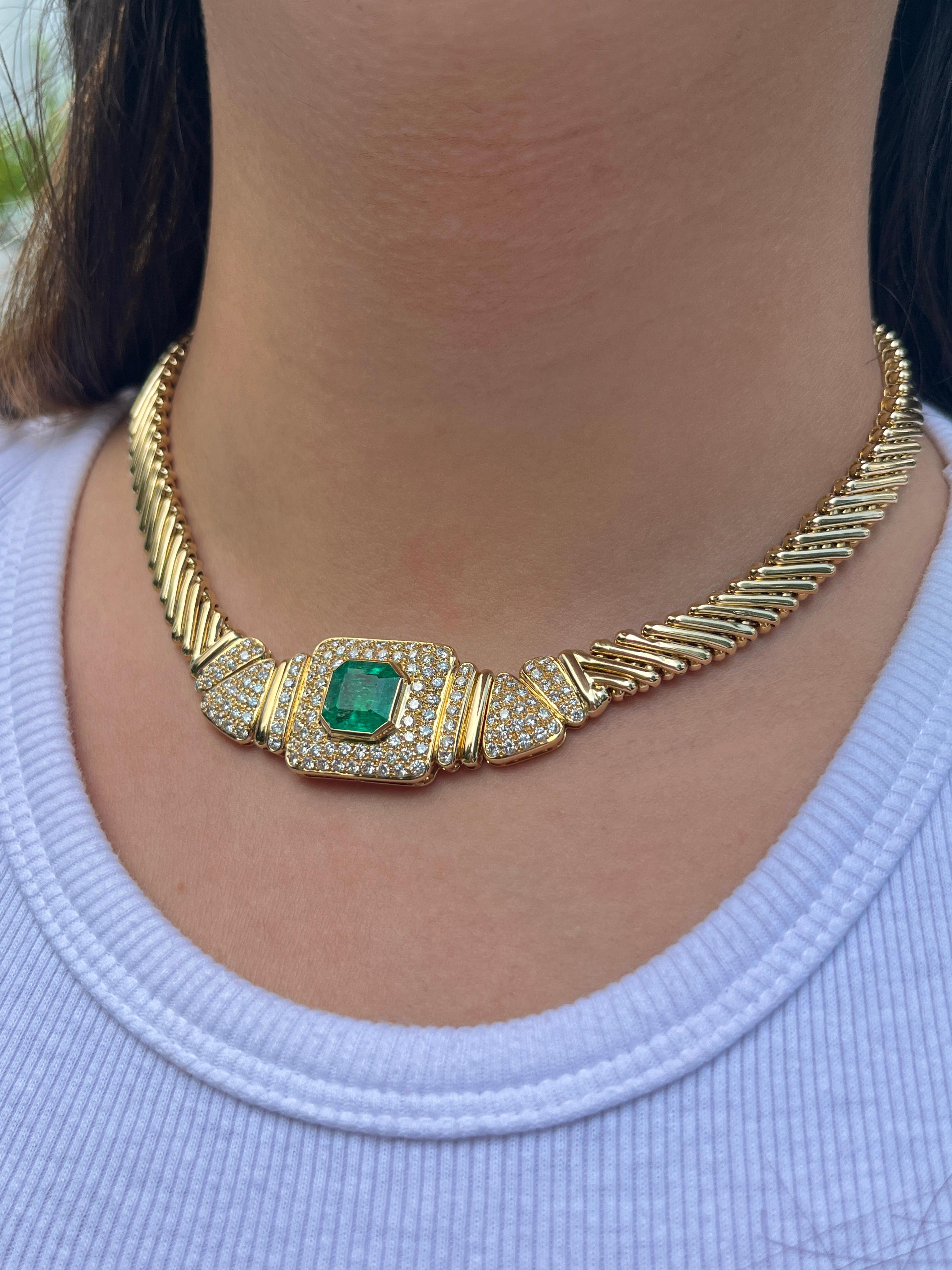 Women's 6 Carat Natural Colombian Emerald and Diamond Choker Necklace in 18k Yellow Gold For Sale