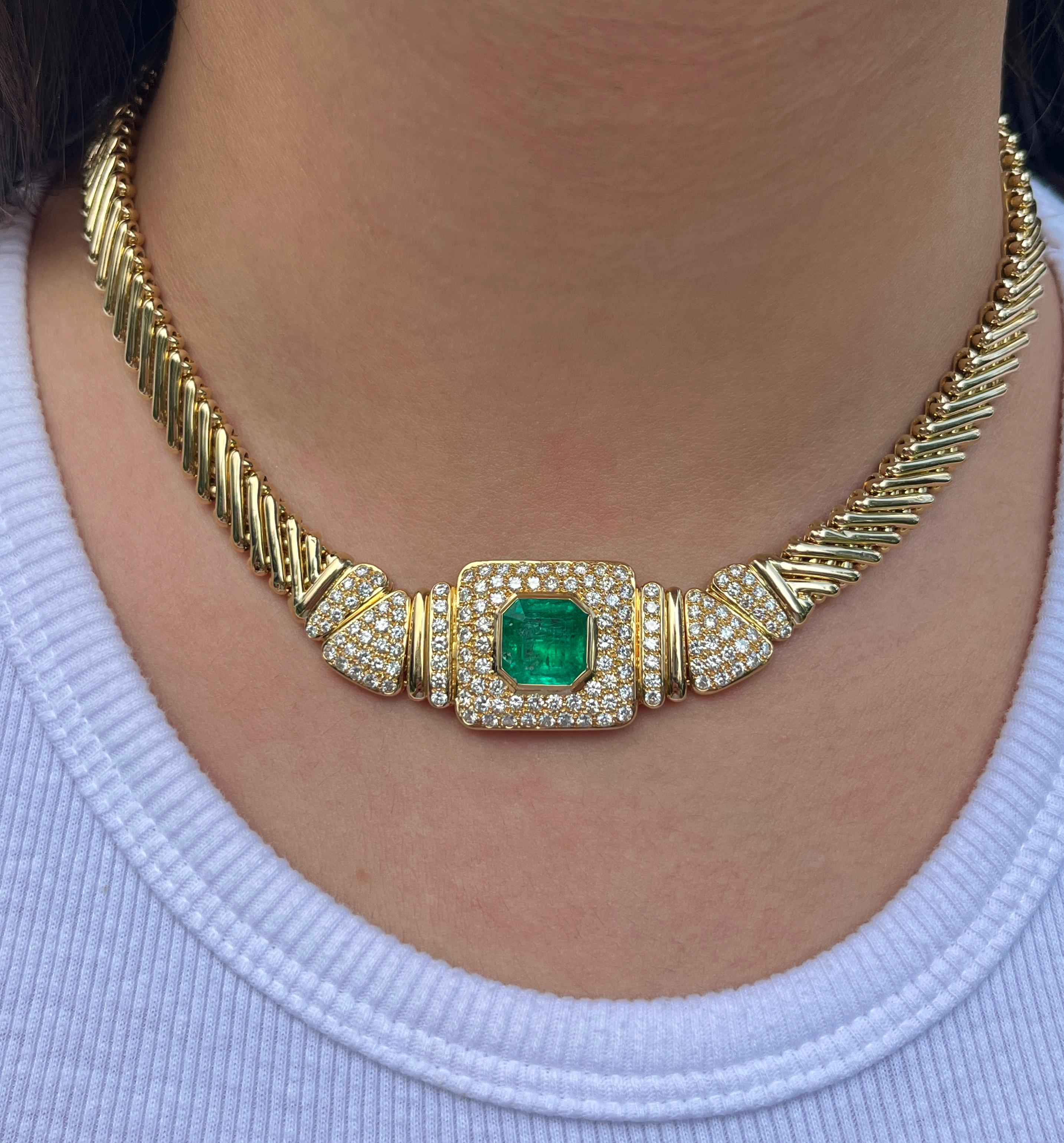 6 Carat Natural Colombian Emerald and Diamond Choker Necklace in 18k Yellow Gold For Sale 1