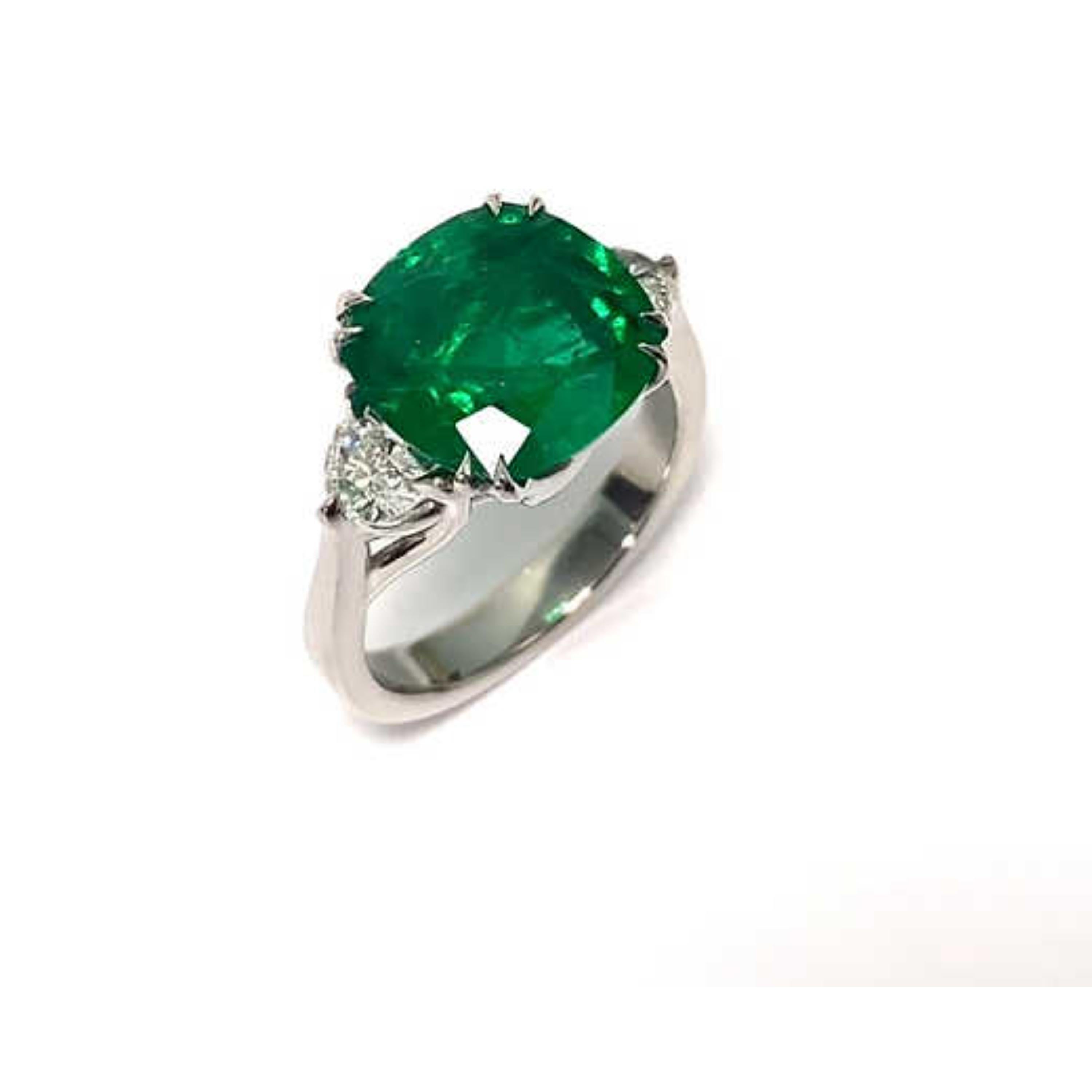 For Sale:  Art Deco 6 CT Natural Emerald Diamond Engagement Ring in 18k Gold, Cocktail Ring 6