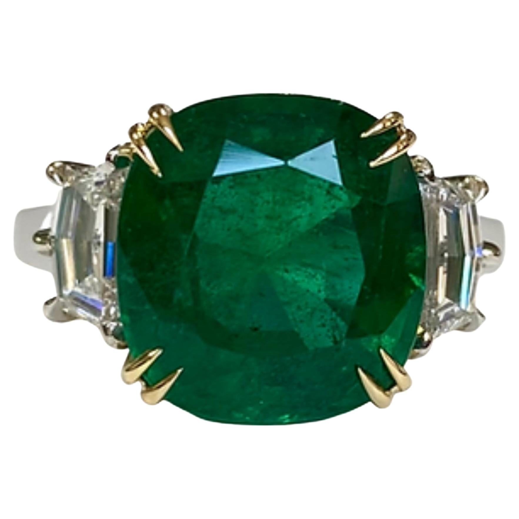 For Sale:  Art Deco 6 CT Natural Emerald Diamond Engagement Ring in 18k Gold, Cocktail Ring