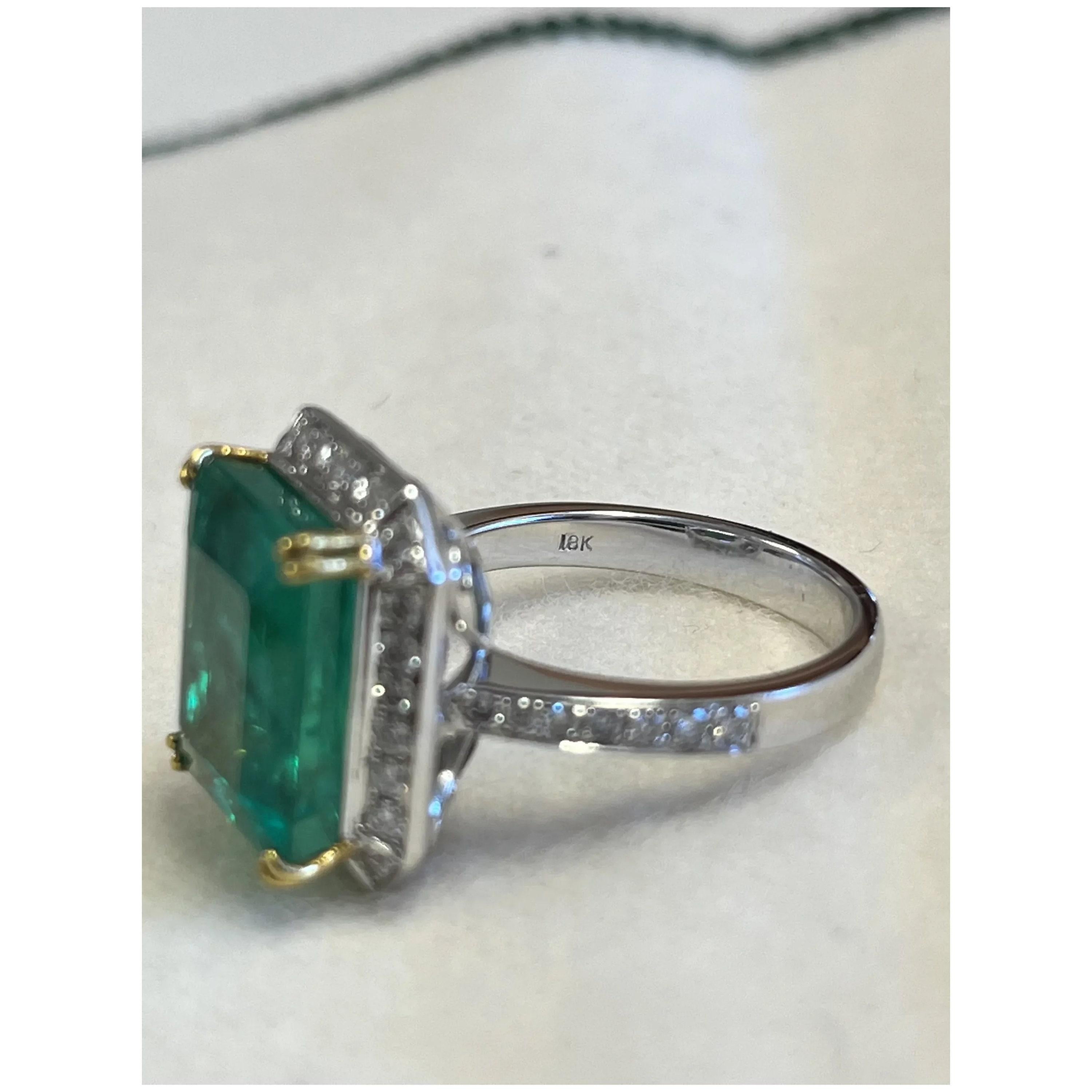 For Sale:  5 Carat Natural Emerald Diamond Engagement Ring Set in 18K Gold, Cocktail Ring 2