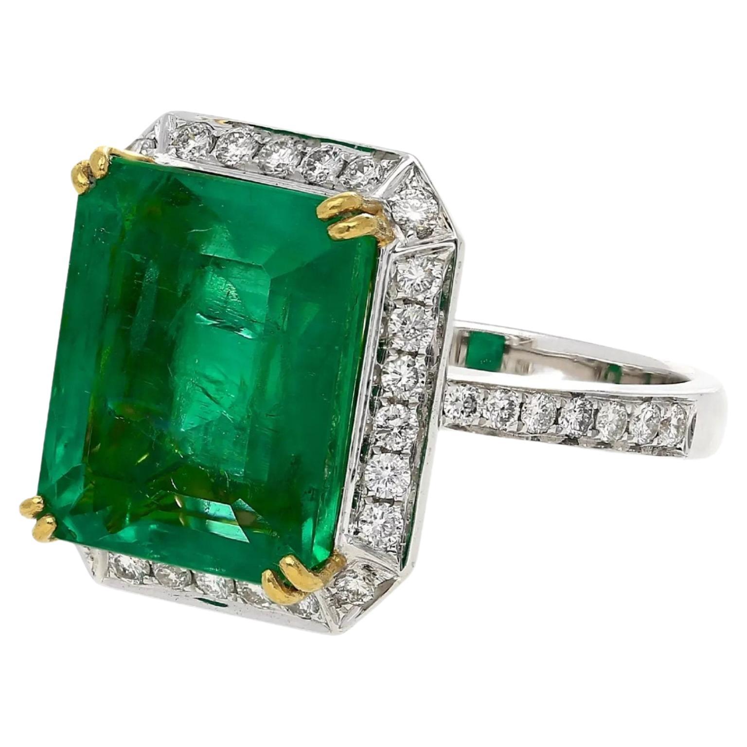 For Sale:  5 Carat Natural Emerald Diamond Engagement Ring Set in 18K Gold, Cocktail Ring