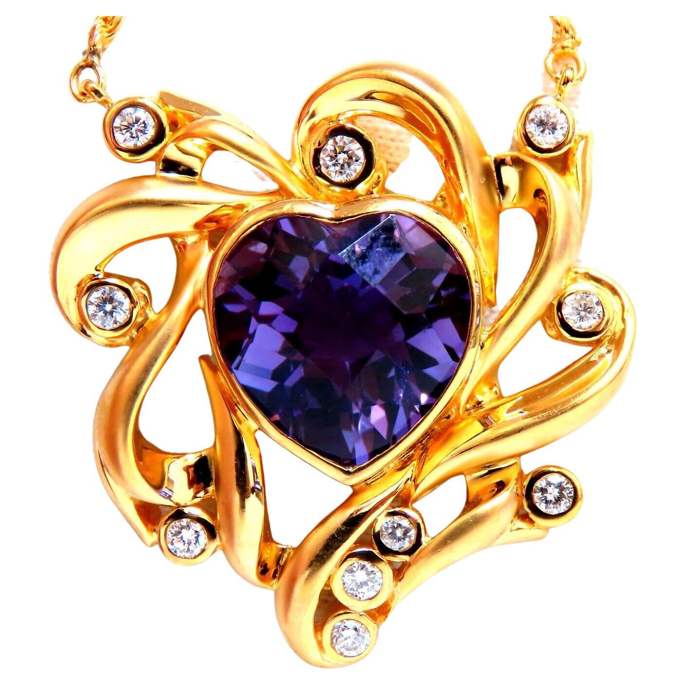 6 Carat Natural Heart Amethyst Modified Royal Crest Deco Necklace 14 Karat Gold For Sale