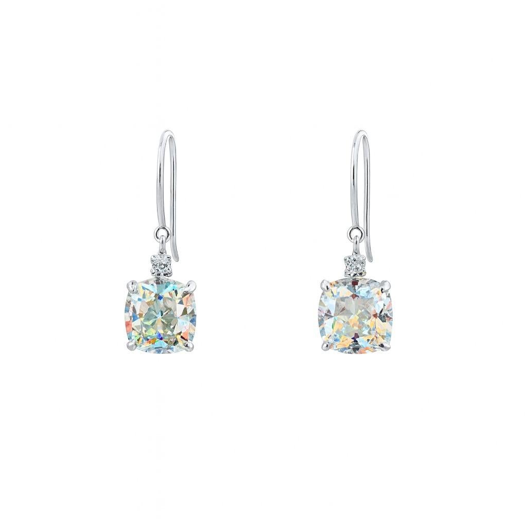 Boucles d'oreilles pendantes en platine avec solitaire et diamant

Ces élégantes boucles d'oreilles fabriquées à la main présentent :

1 diamant taille brillant pesant 2,97 carats, couleur Top  (F), clarté VSI

1 diamant taille brillant pesant 3,03