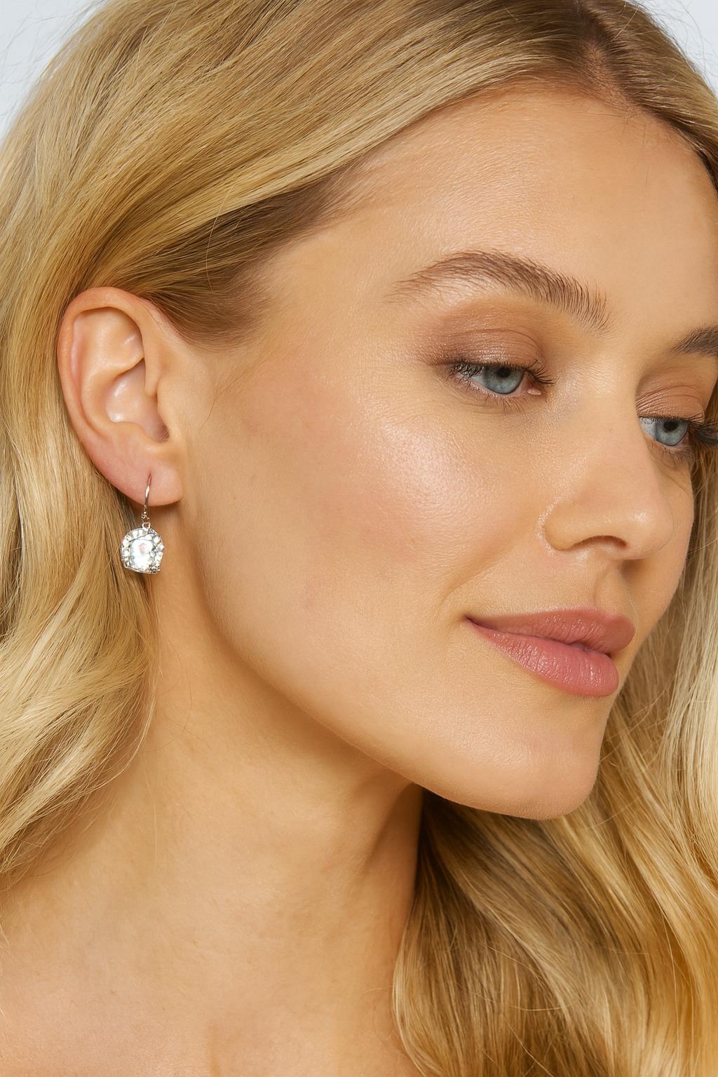 Art déco Boucles d'oreilles pendantes avec diamant solitaire en platine de 6 carats et ancienne mine en vente