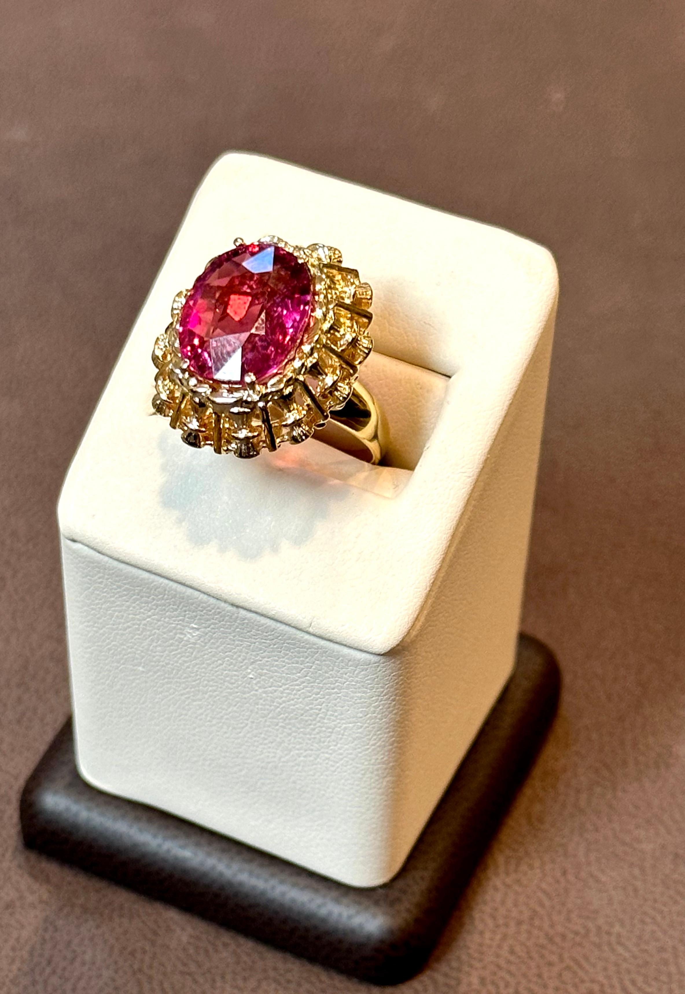Bague en or jaune 14 carats avec tourmaline rose naturelle de taille ovale de 6 carats Excellent état - En vente à New York, NY