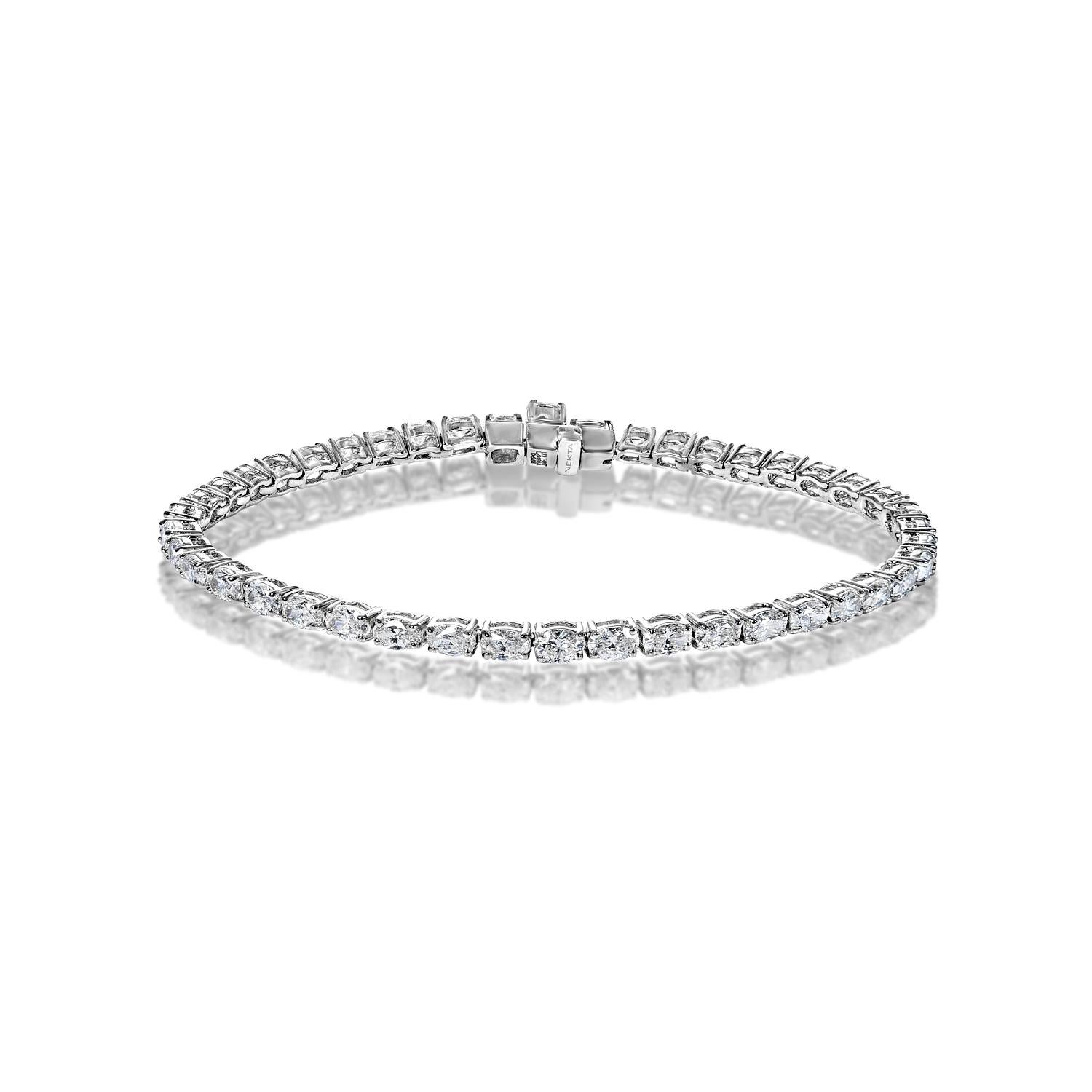 Le bracelet tennis à un rang de diamants Alessia 5,85 carats présente des DIAMANTS COUTE D'OVALE brillants pesant au total environ 5,85 carats, sertis dans de l'or blanc 14 carats.

Style : Bracelet de tennis à un rang de diamants
Diamants
Taille du