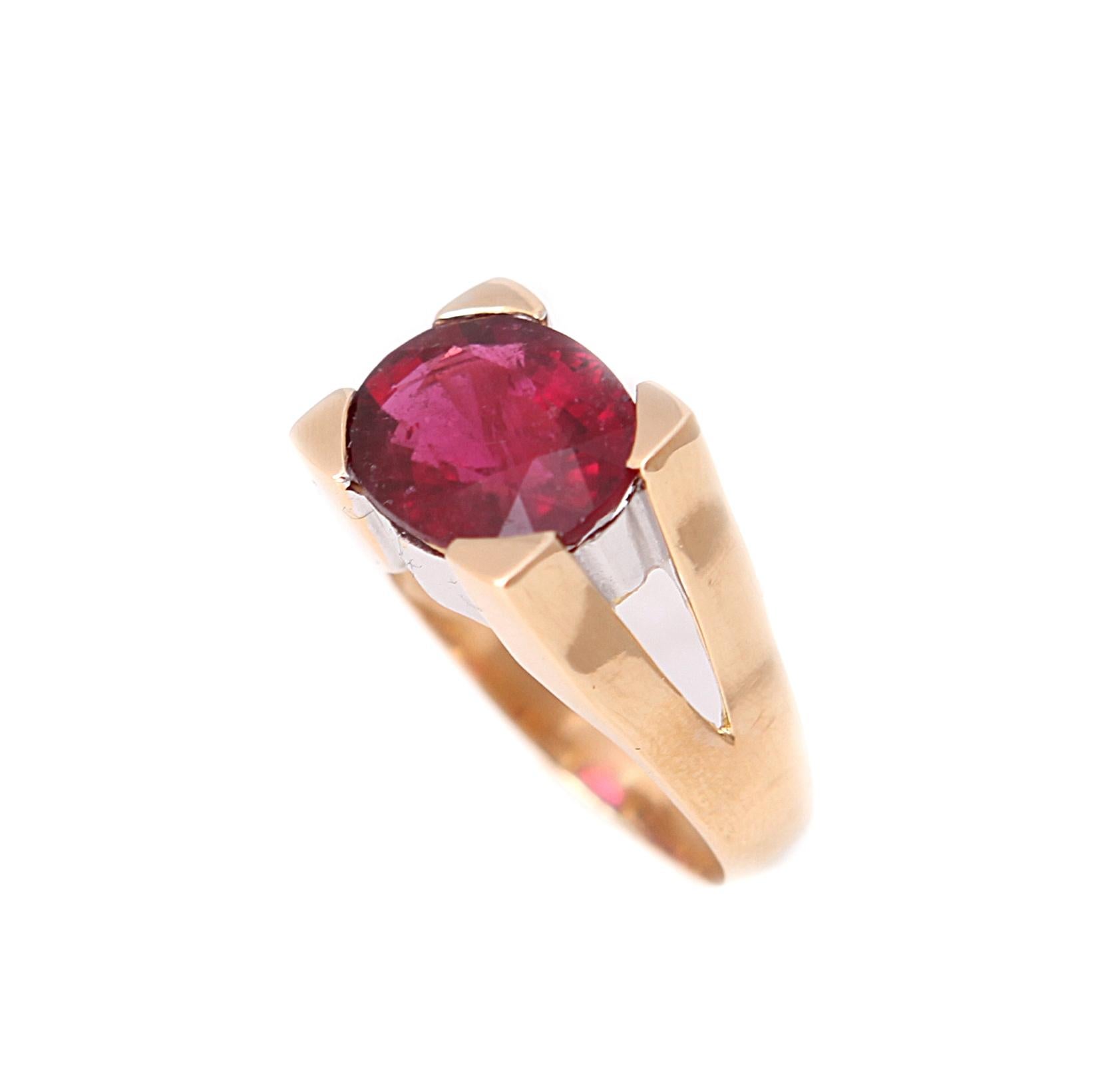 Nice and intense red oval Rubelite ring mounted on 18K yellow and white gold.

18 carats yellow Gold, 750 / 1000eme
French Eagle's Head Hallmark

Red Tourmaline / Rubellite
Weight: 5.83 carats
Dimensions of the rubelite : 13 mm (0.51 inch) X 10 mm