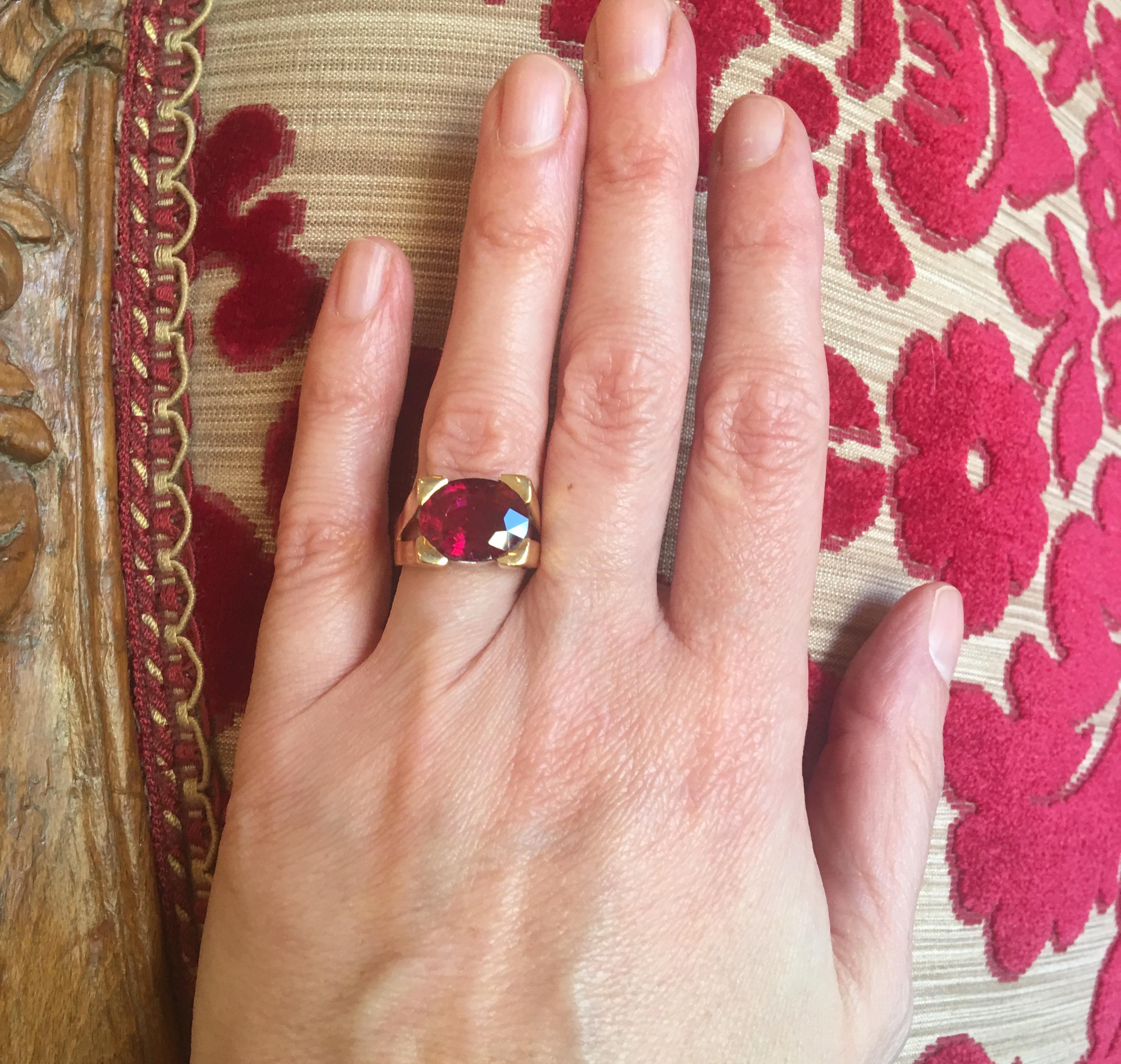 Oval Cut 6 Carat Oval Rubelite 18 Karat Yellow Gold Ring