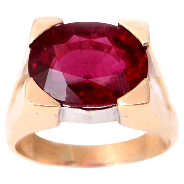 6 Carat Oval Rubelite 18 Karat Yellow Gold Ring