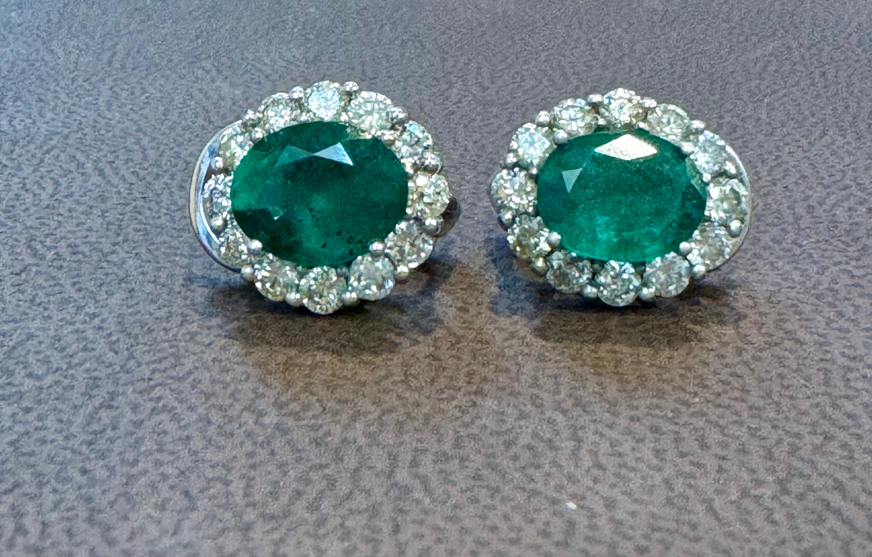 Orecchini con smeraldo di forma ovale da 6 carati e diamanti da 2 carati in oro bianco 14 carati in vendita 5