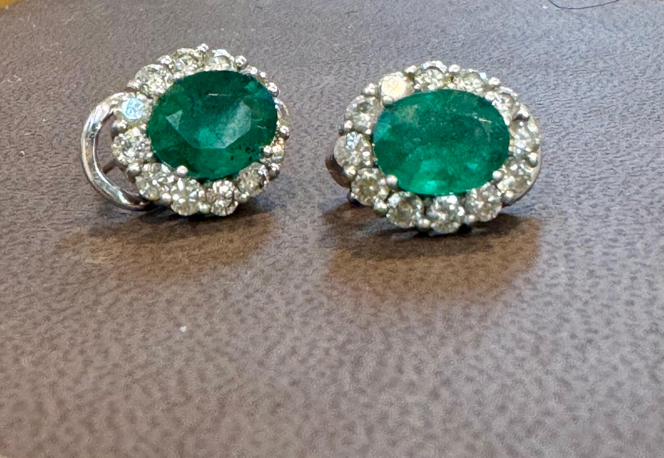 Orecchini con smeraldo di forma ovale da 6 carati e diamanti da 2 carati in oro bianco 14 carati in vendita 10