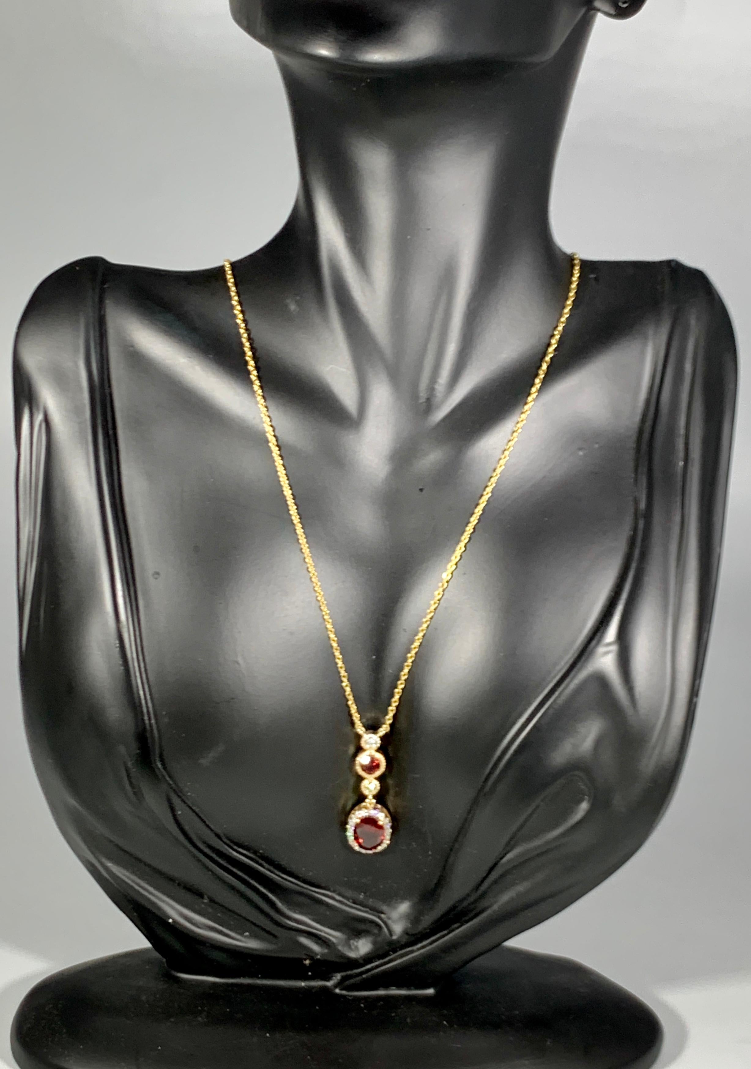 6 Carat Oval Shape Garnet and 0.6 Carat Diamond Necklace in 14 Karat Yellow Gold For Sale 4