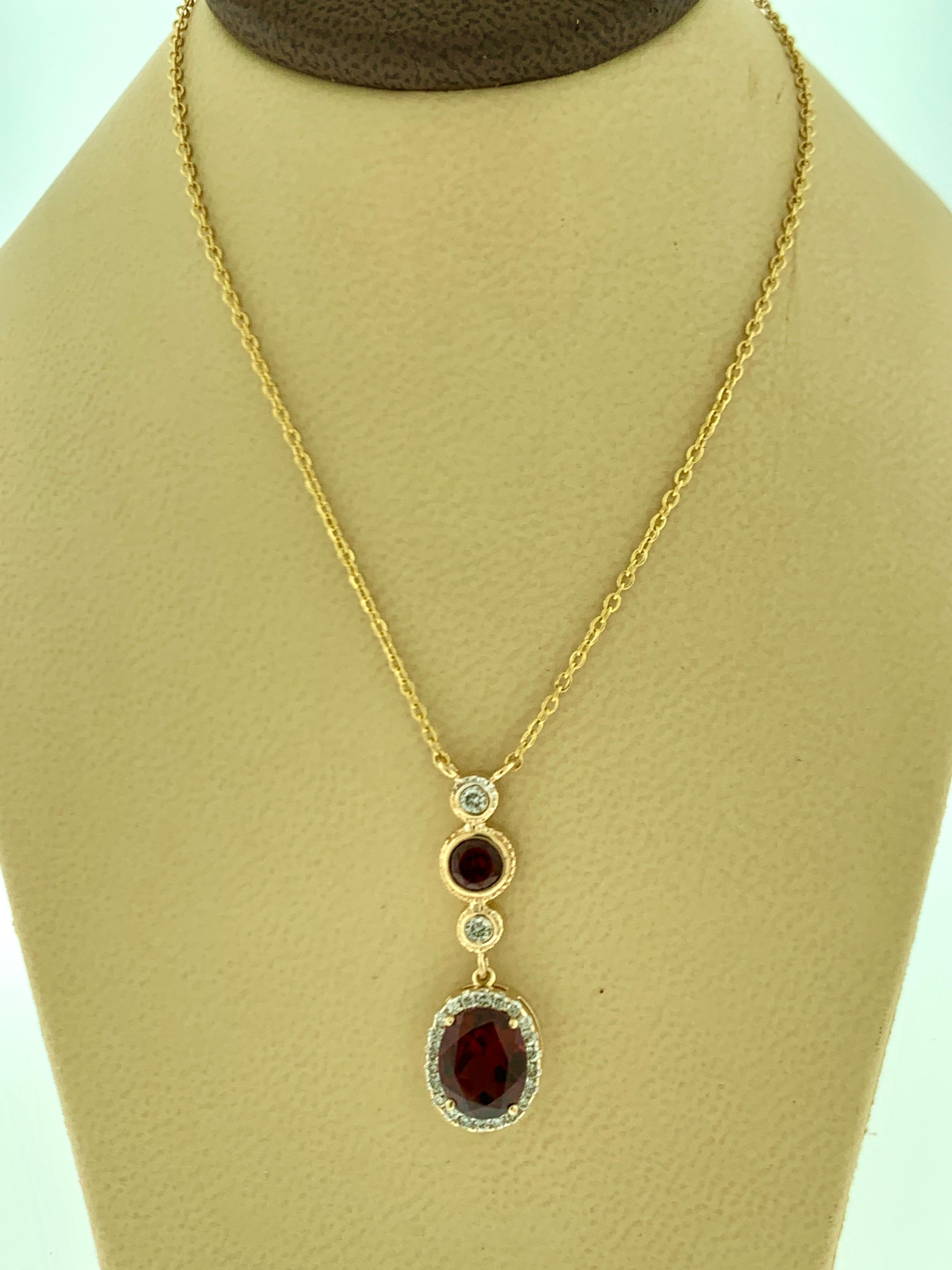 6 Carat Oval Shape Garnet and 0.6 Carat Diamond Necklace in 14 Karat Yellow Gold For Sale 2