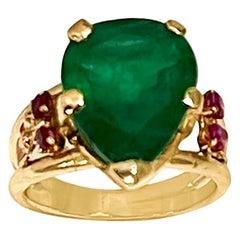 6 Carat Pear Cut Natural Emerald Ring 14 Karat Yellow Gold with Ruby