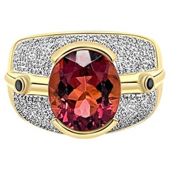 Tourmaline ovale rouge rosée de 6 carats avec diamants noirs et blancs en or 18 carats