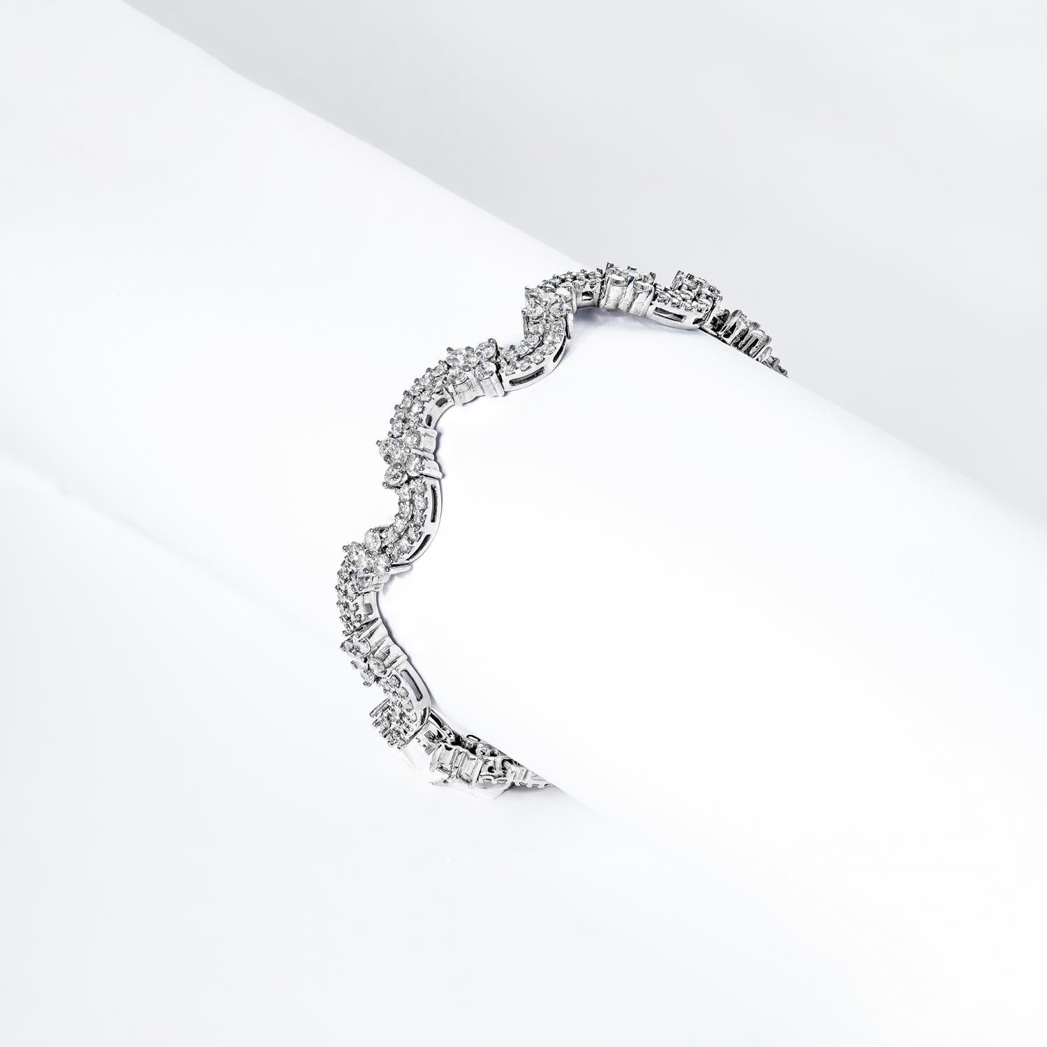 Round Cut 6 Carat Round Brilliant Diamond Single Row Bracelet Certified For Sale