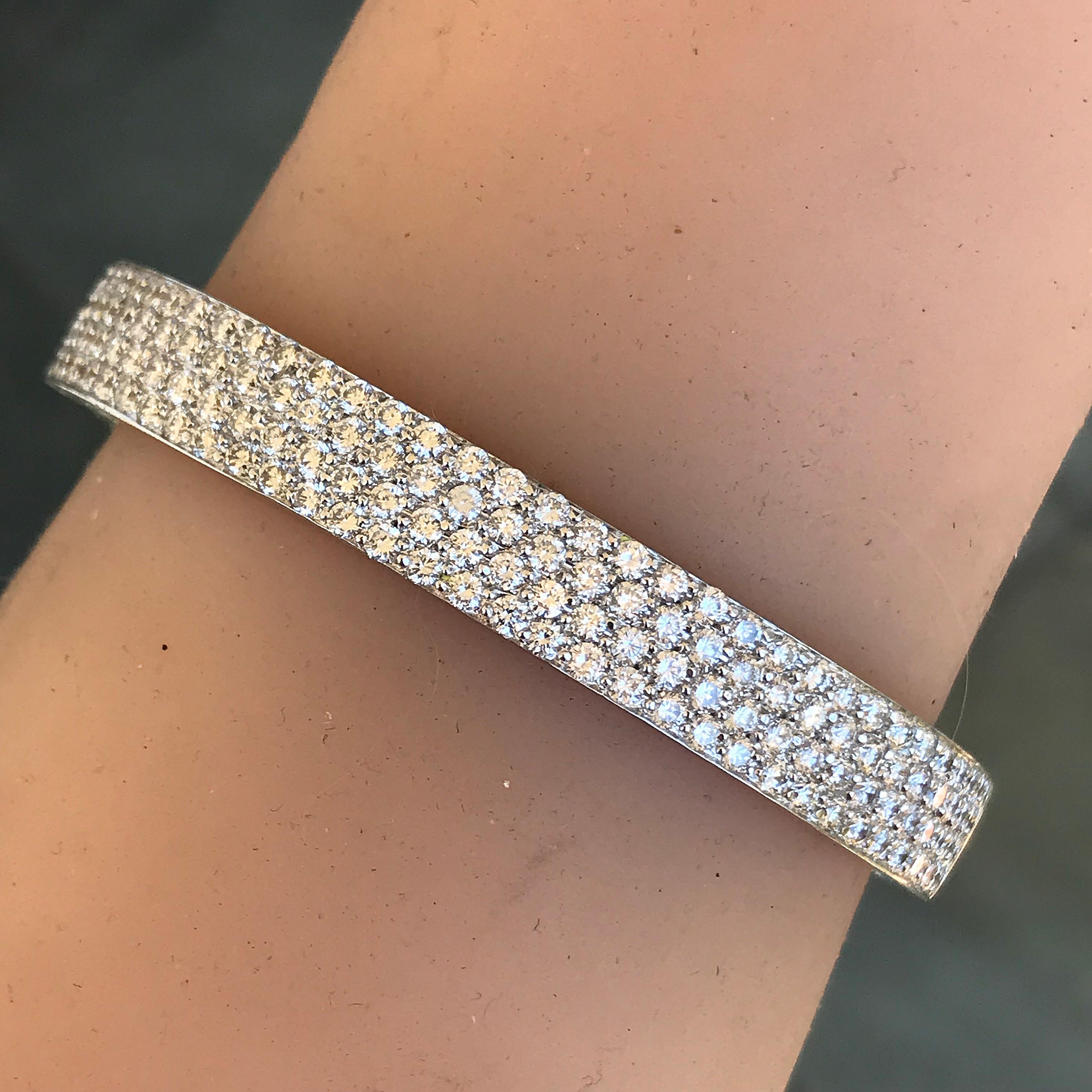 6 Carat Total Weight 18 Karat Diamond Bangle Bracelet For Sale 1