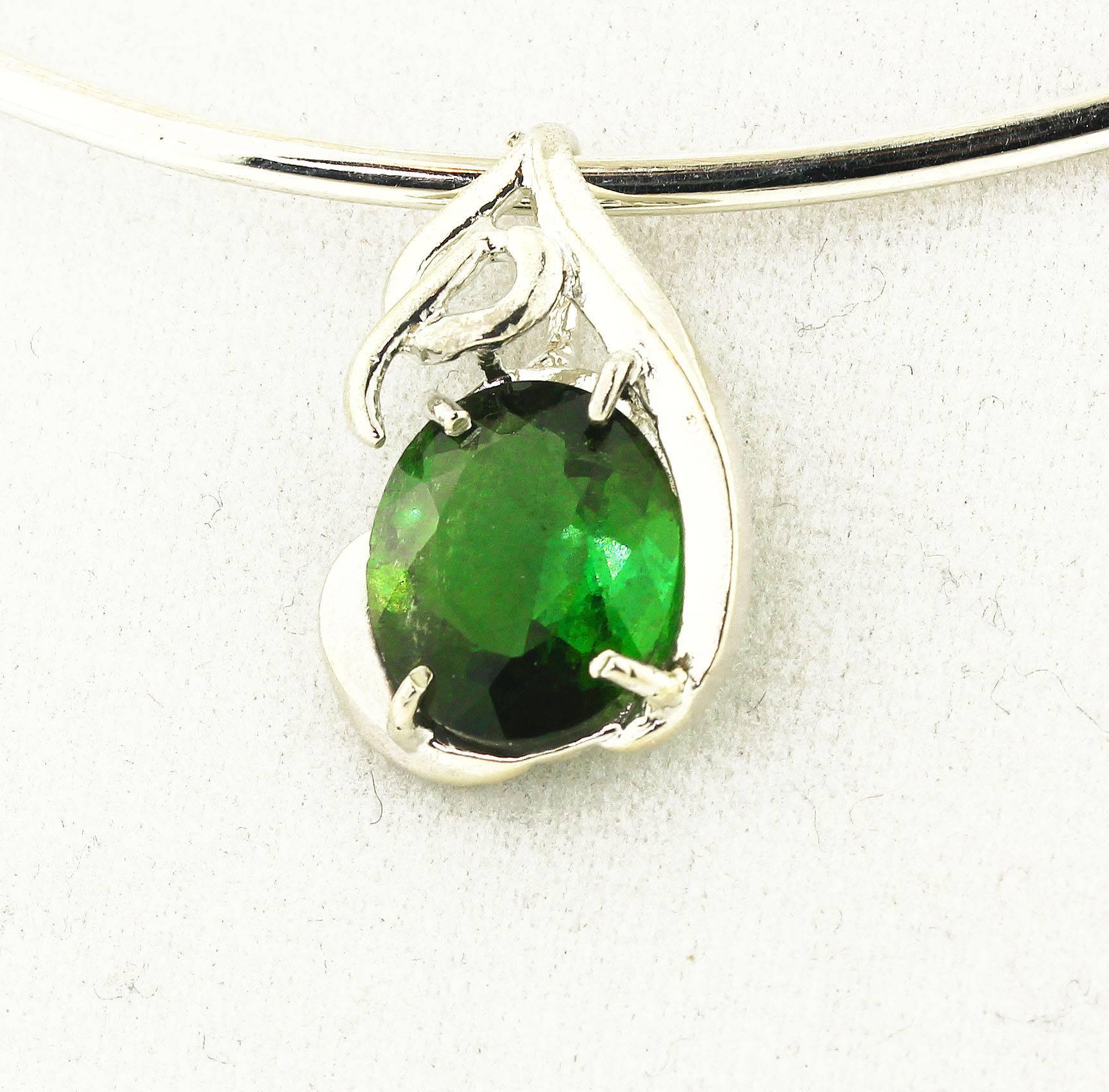 Gemjunky Brilliant Rare Bright Green 6 Cts Tourmaline Sterling Silver Pendant In New Condition In Raleigh, NC