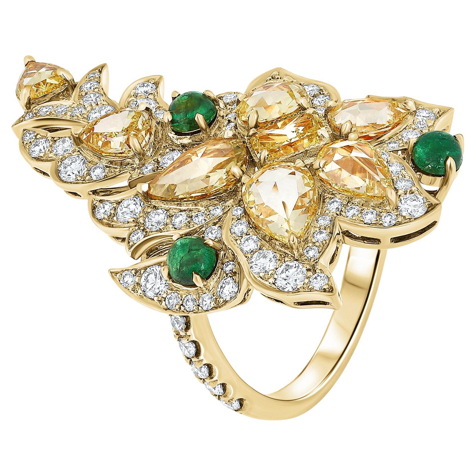 6 Carat Yellow Diamonds, Emerald and diamonds Cluster Ring Set in 18k Gold. For Sale