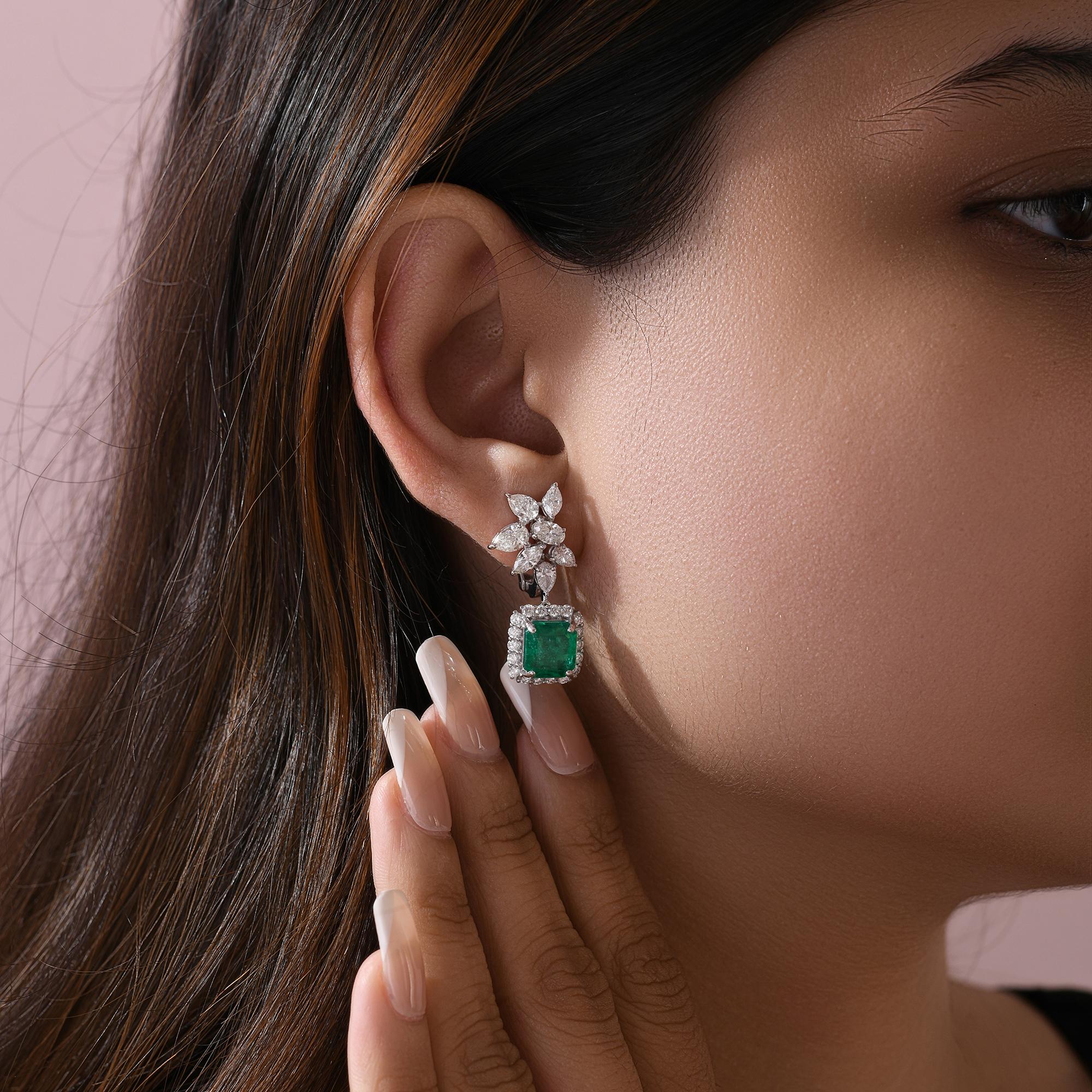 Art Déco 6 carati di smeraldo dello Zambia 3,58 carati di diamante SI/H Orecchini in oro bianco 14 carati in vendita