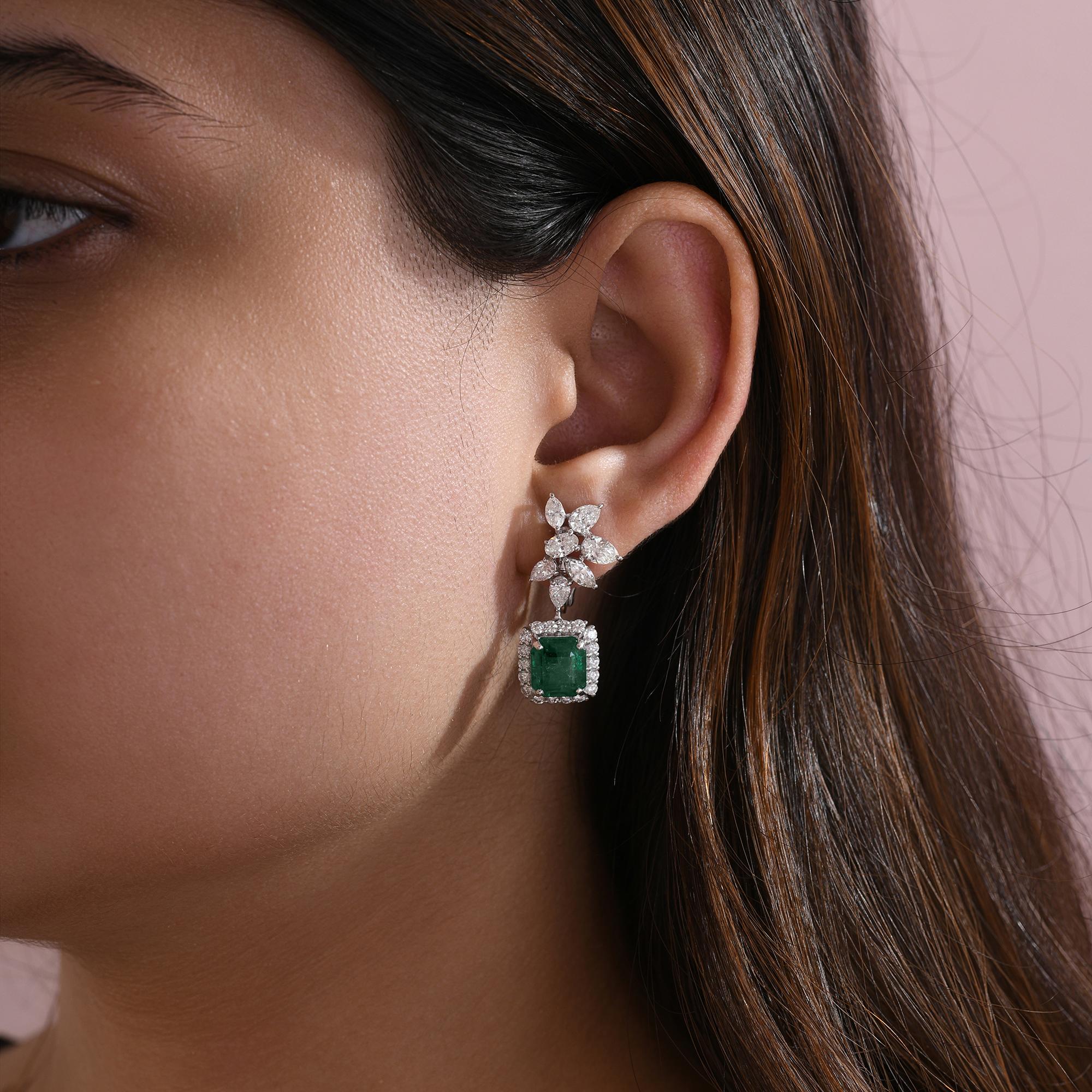 Donna 6 carati di smeraldo dello Zambia 3,58 carati di diamante SI/H Orecchini in oro bianco 14 carati in vendita