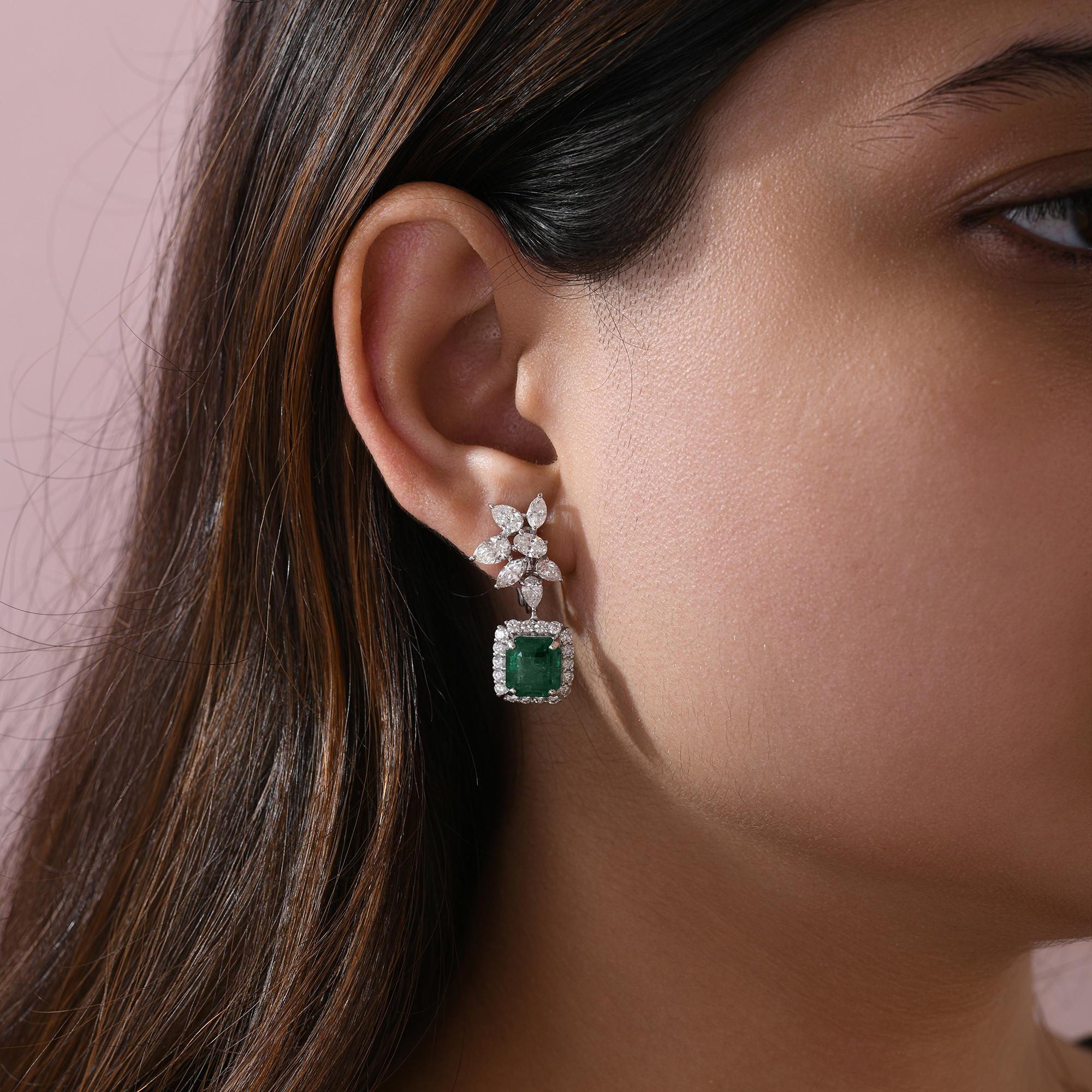 6 Karat sambischer Smaragd 3,58 Karat SI/H Diamant Ohrringe 18 Karat Weißgold im Zustand „Neu“ im Angebot in Diera, AE