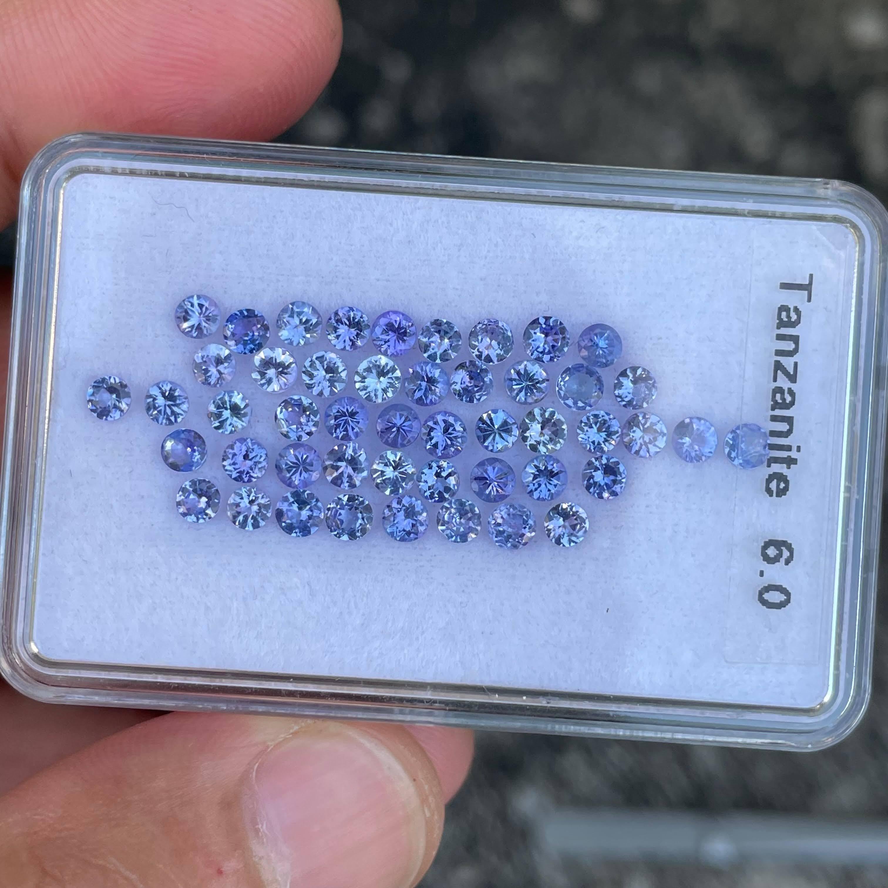 Women's or Men's 6 carats Blue Tanzanite Lot 48 Piece 3mm Round Cut Tanzanian Gemstones For Sale