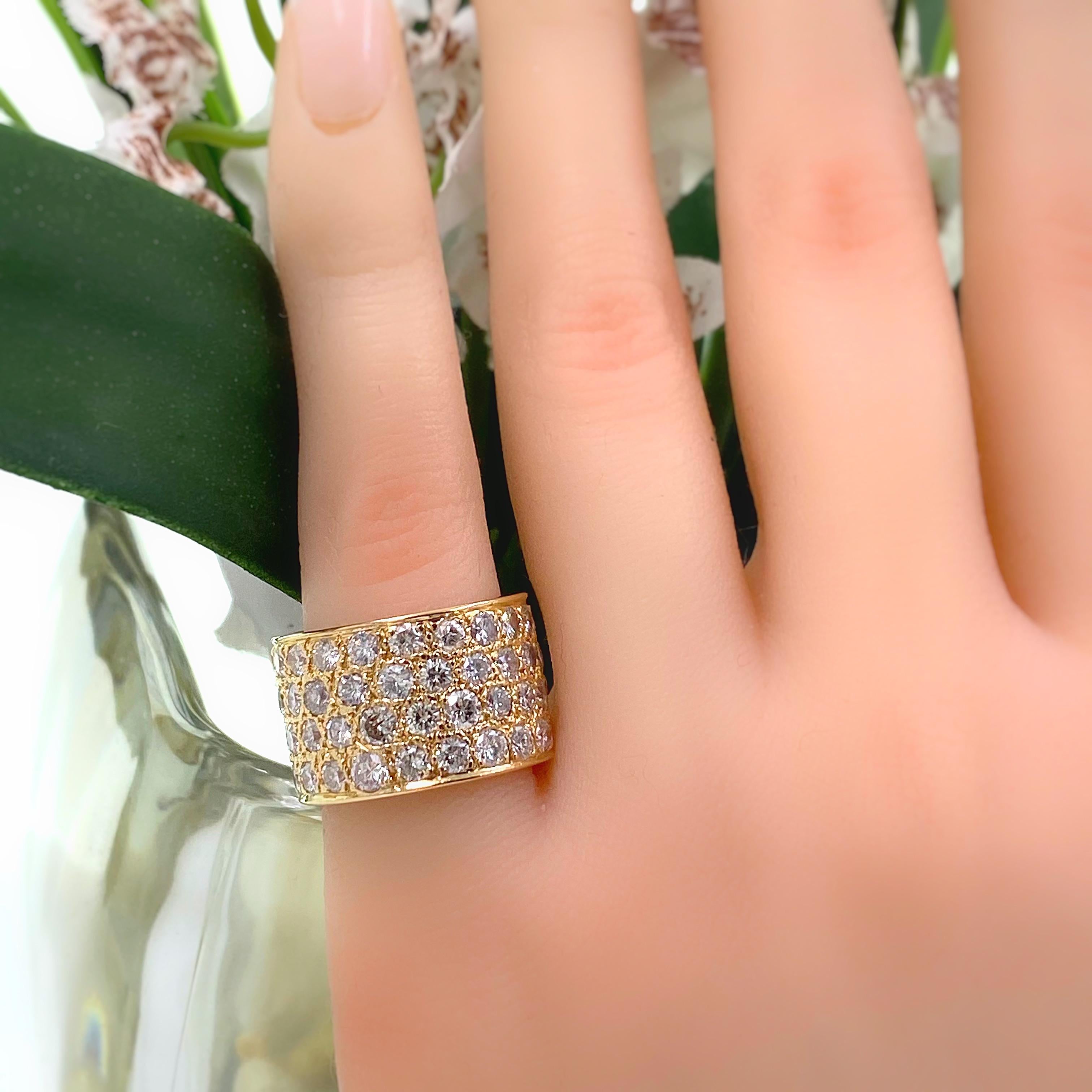 Ewigkeitsring mit 6 Karat runden Diamanten in 14 Karat Gelbgold, vierreihig im Zustand „Hervorragend“ im Angebot in San Diego, CA