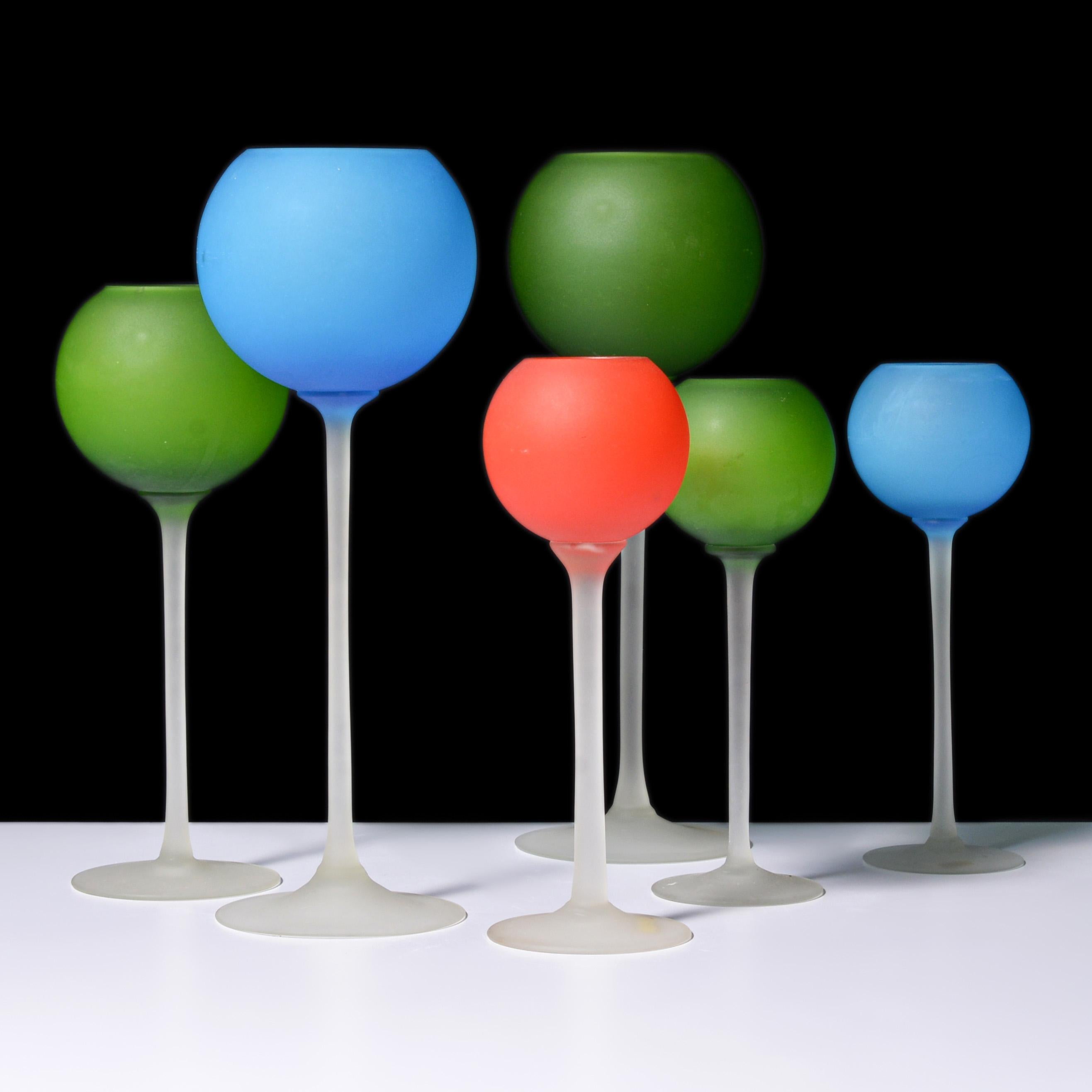 Artista/Designer; Produttore: Carlo Moretti (italiano, nato nel 1934) ; Rosenthal Netter (esportatore)
Marchio/i; note: Etichetta Rosenthal Netter (2), etichetta Sunset (1)
Materiali: vetro
Dimensioni (H, L, P): più grande: 15 