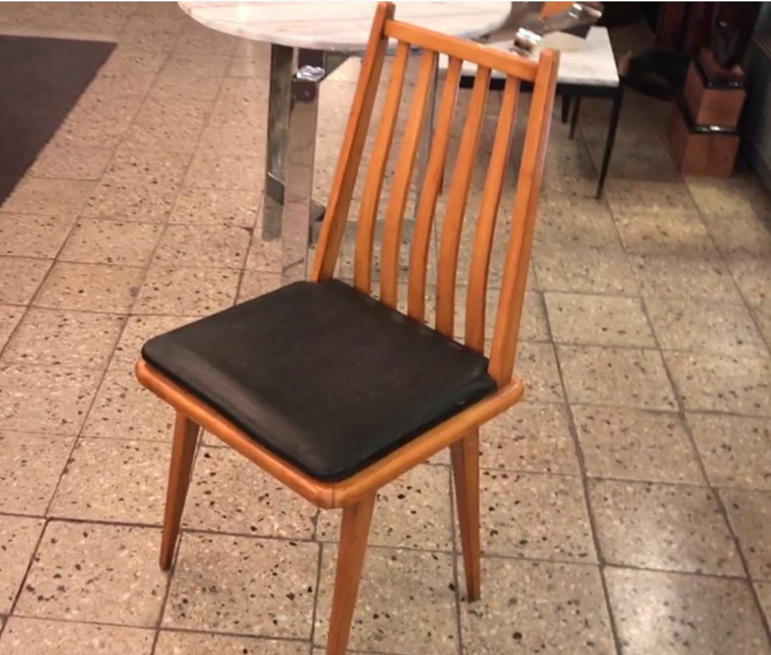 8 Stühle, 1950, Landhausstil, Italien, Material: Holz im Zustand „Gut“ im Angebot in Ciudad Autónoma Buenos Aires, C
