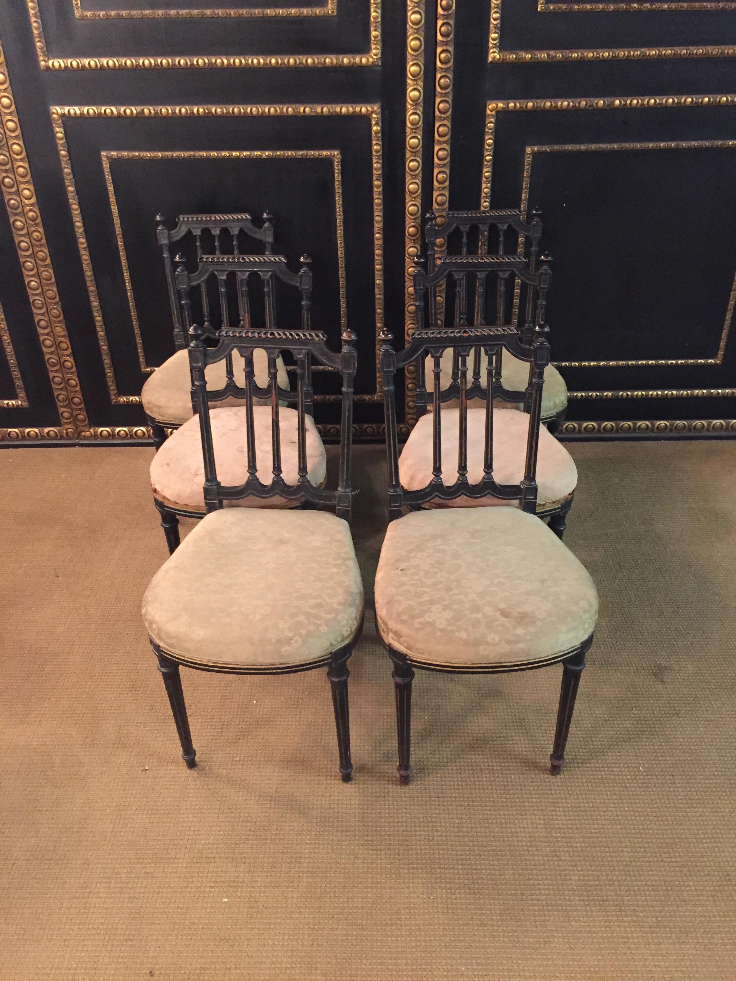 Rare version of 6 chairs in Louis XV style.
Backrest with 5 carved columns.
Black ebonized.