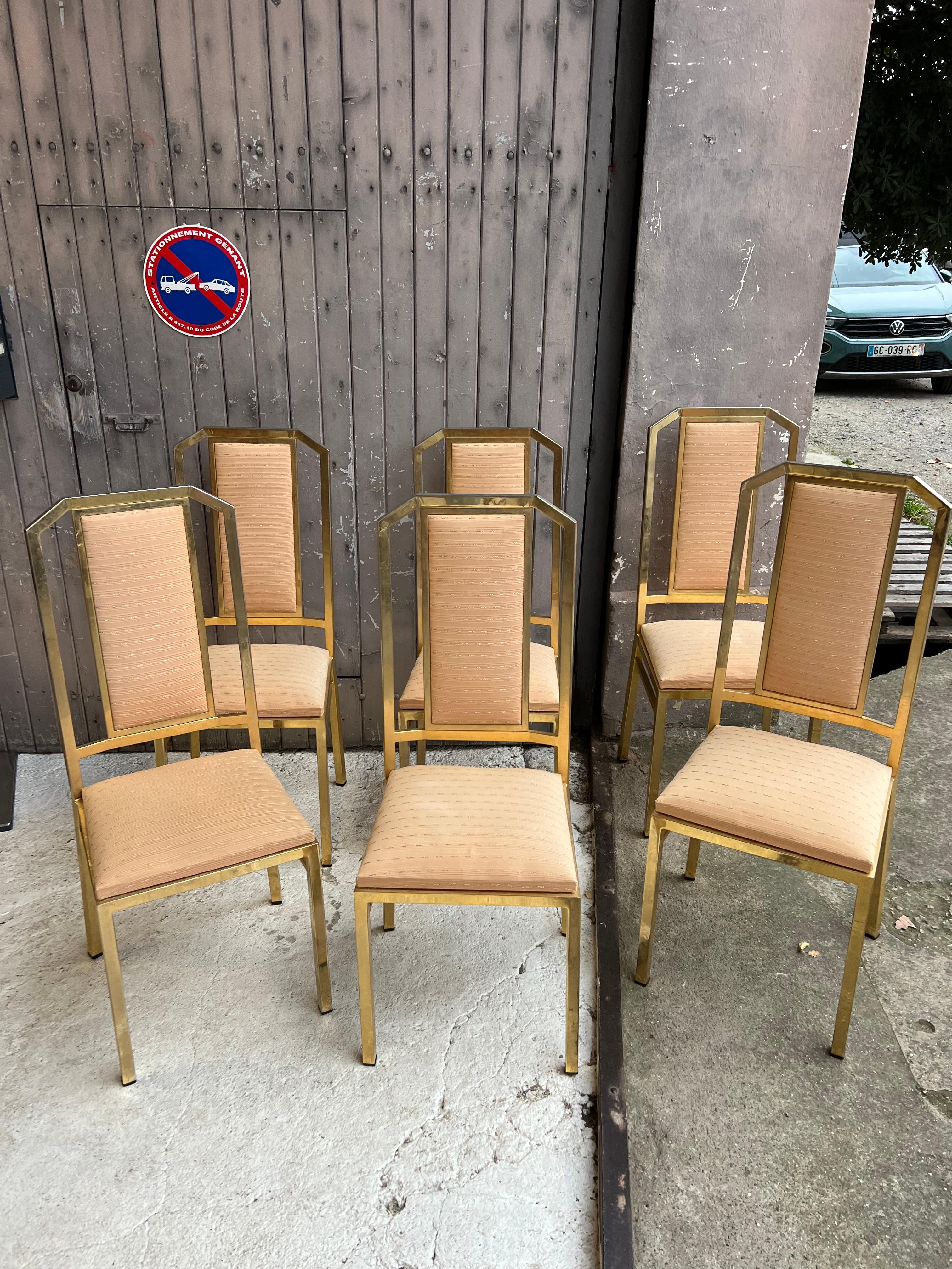 Jean-Claude Mahey (born in 1944). Six dining room chairs with square section tubular structure in gold metal, seat and back in mouse ivory textile trim. Modern work in the Art Deco taste. Seat height: 52 cm.

