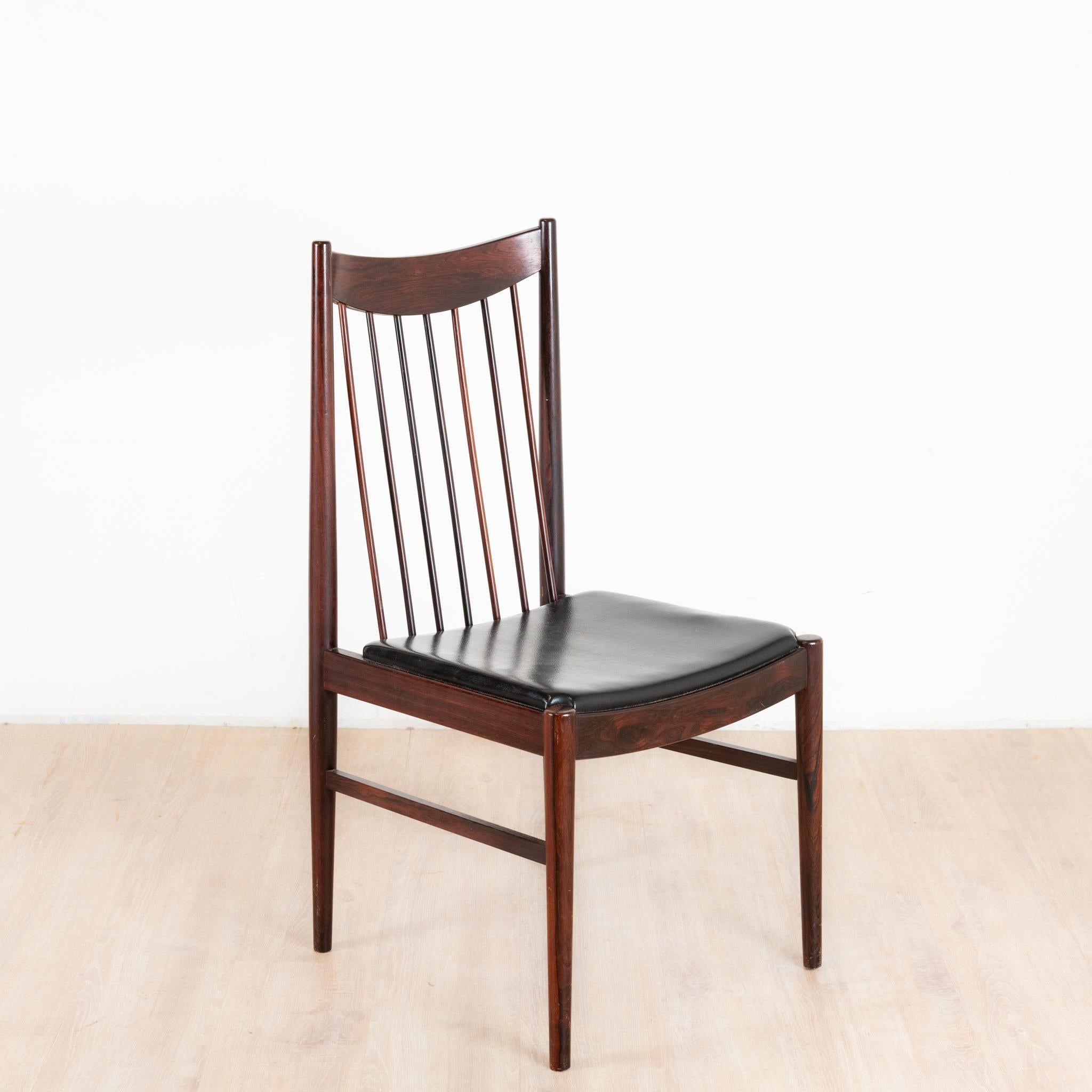 Superbe ensemble de 6 chaises en palissandre de Arne Vodder pour Sibast furniture travail danois des années 1960 palissandre de rio massif assis en cuir noir. Provenance des 6 chaises en palissandre de rio d'Arne Vodder pour Sibast Furniture 