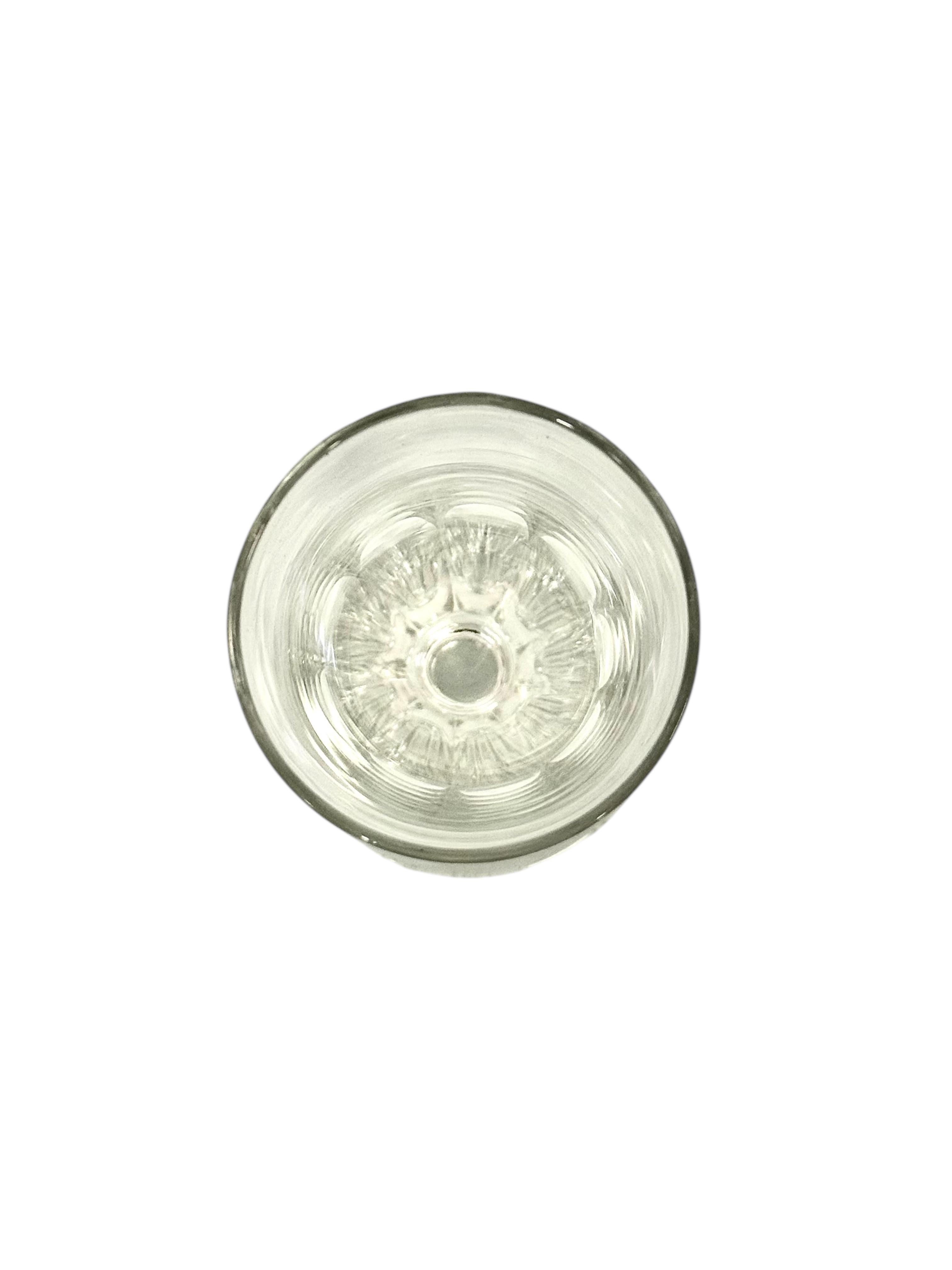 6 verres à champagne en cristal, attribués à Baccarat, vers 1850 en vente 4
