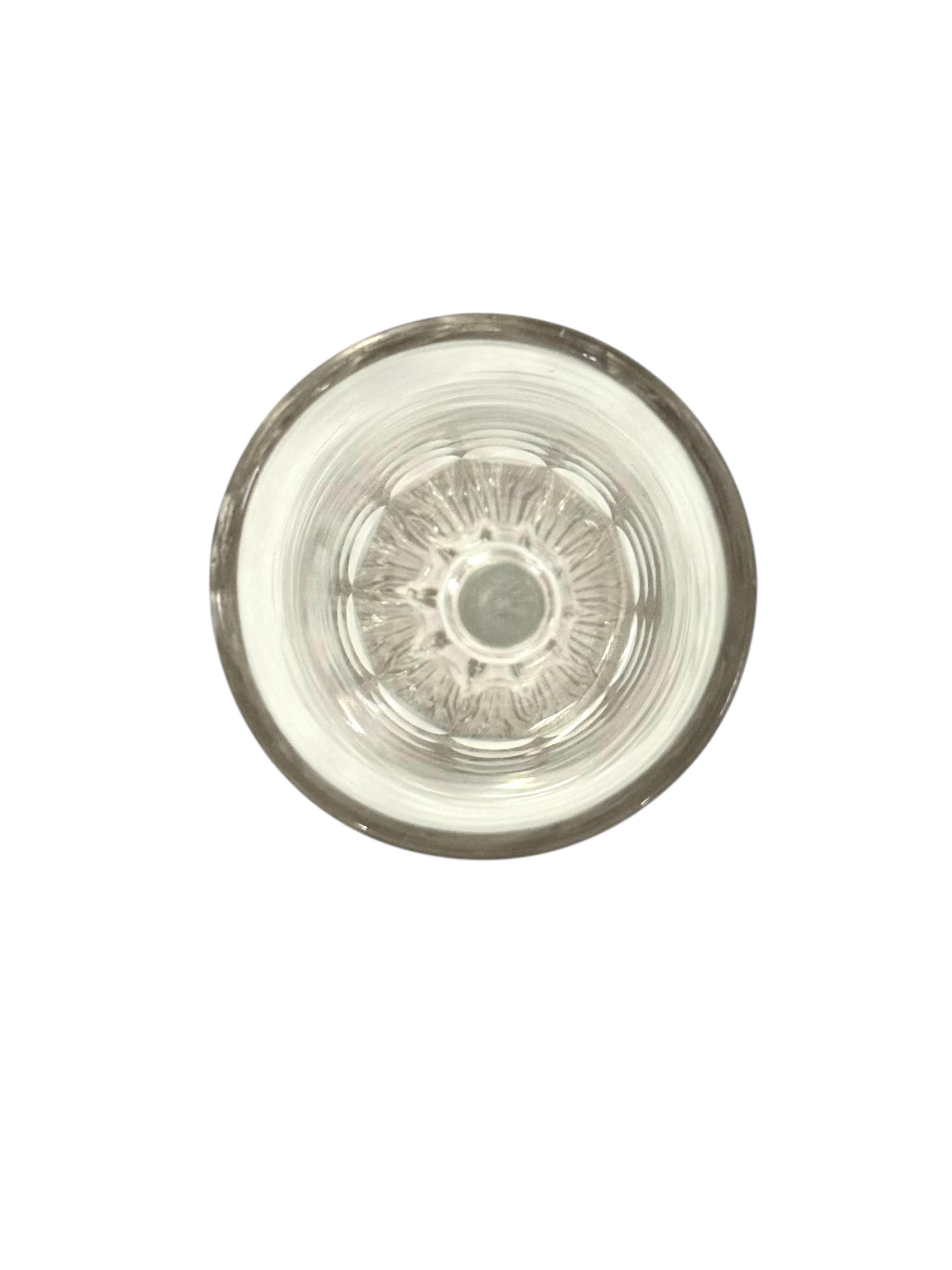 6 verres à champagne en cristal, attribués à Baccarat, vers 1850 en vente 5
