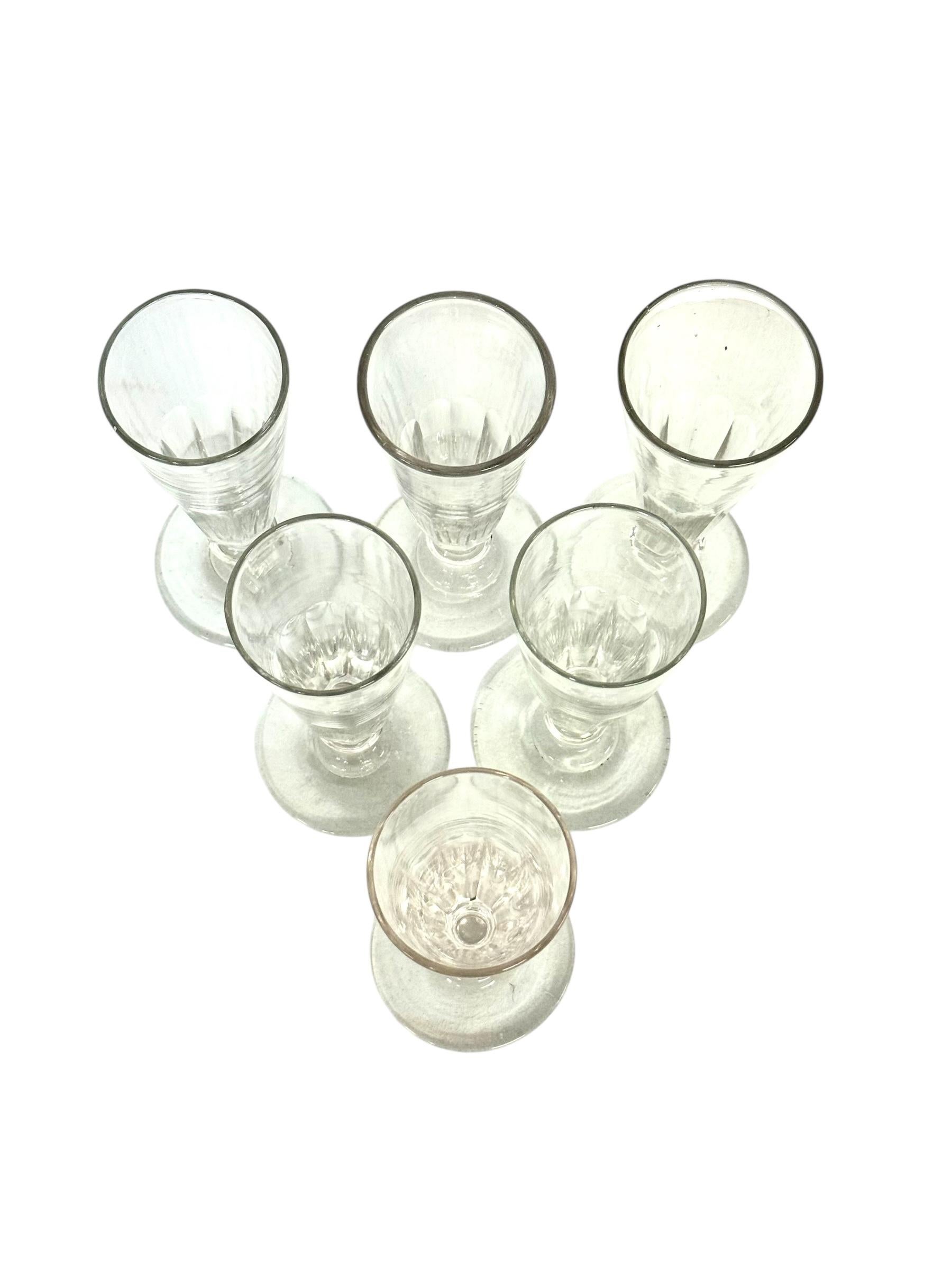 6 verres à champagne en cristal, attribués à Baccarat, vers 1850 Bon état - En vente à LA CIOTAT, FR