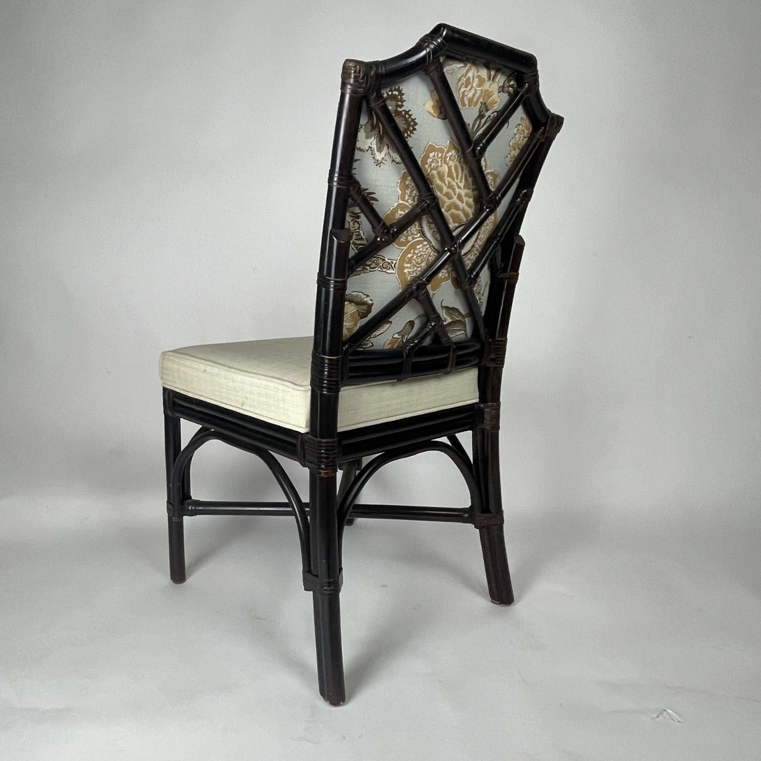 20ième siècle 6 chaises de salle à manger chinoises Chippendale en bambou et rotin 12 disponibles en vente