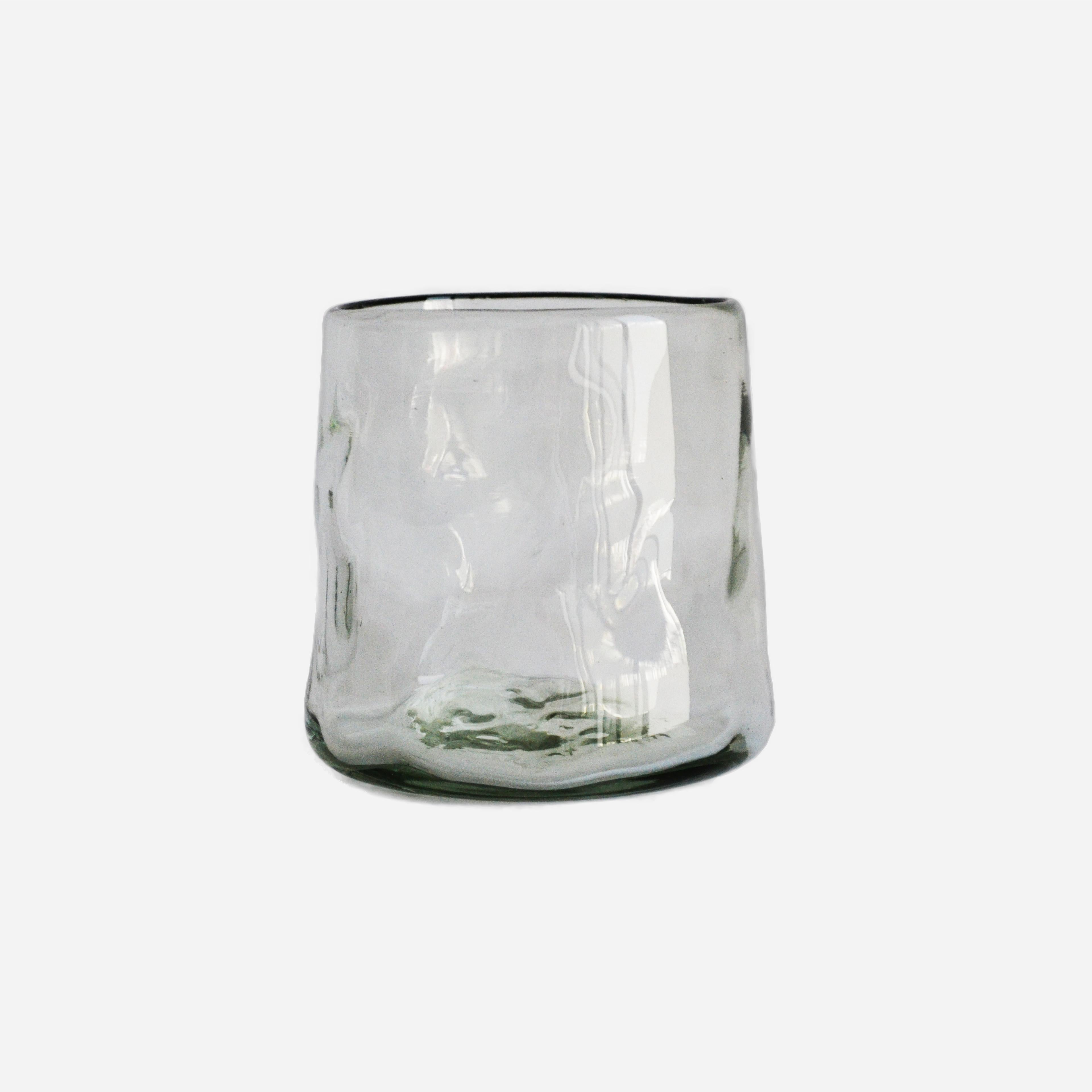 6 Cocktailbecher, mundgeblasenes organisches, unregelmäßige Form, 100 % recyceltes Glas (Organische Moderne) im Angebot