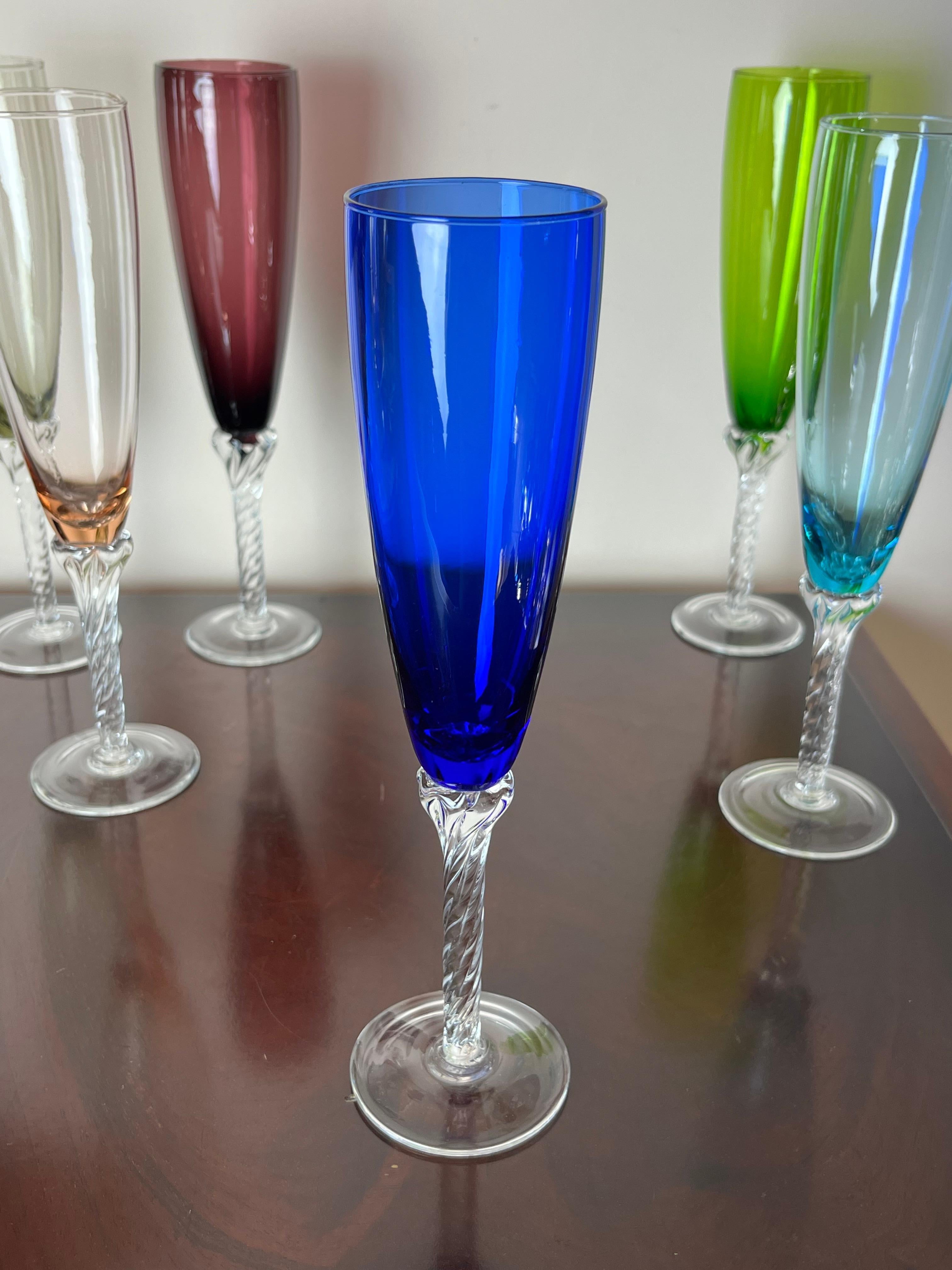 6 farbige Murano-Glaspokale, Italien, 1960er Jahre (Italienisch) im Angebot