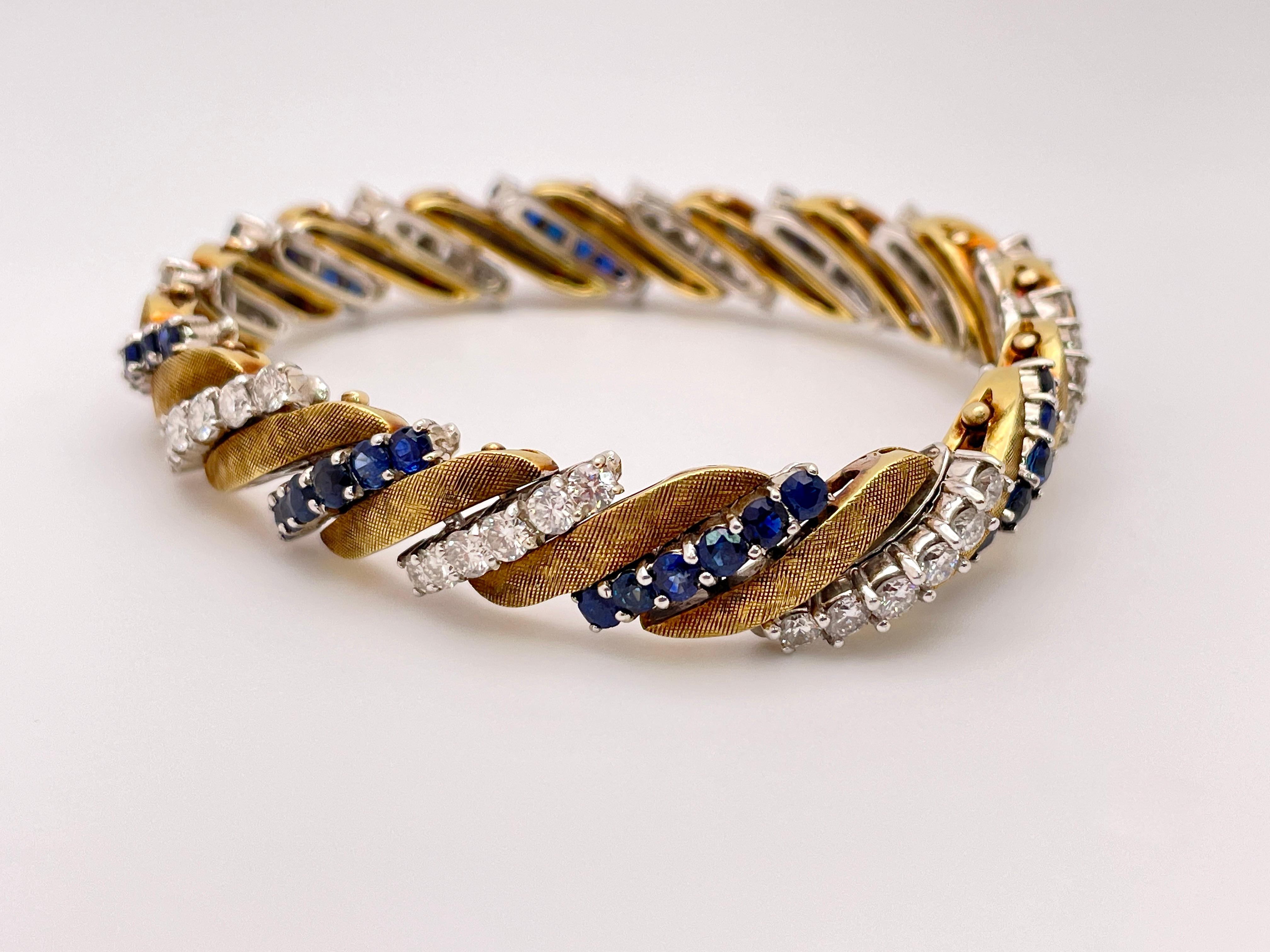 Bracelet à maillons en or jaune et blanc avec diamants et saphirs de 6 carats en vente 8
