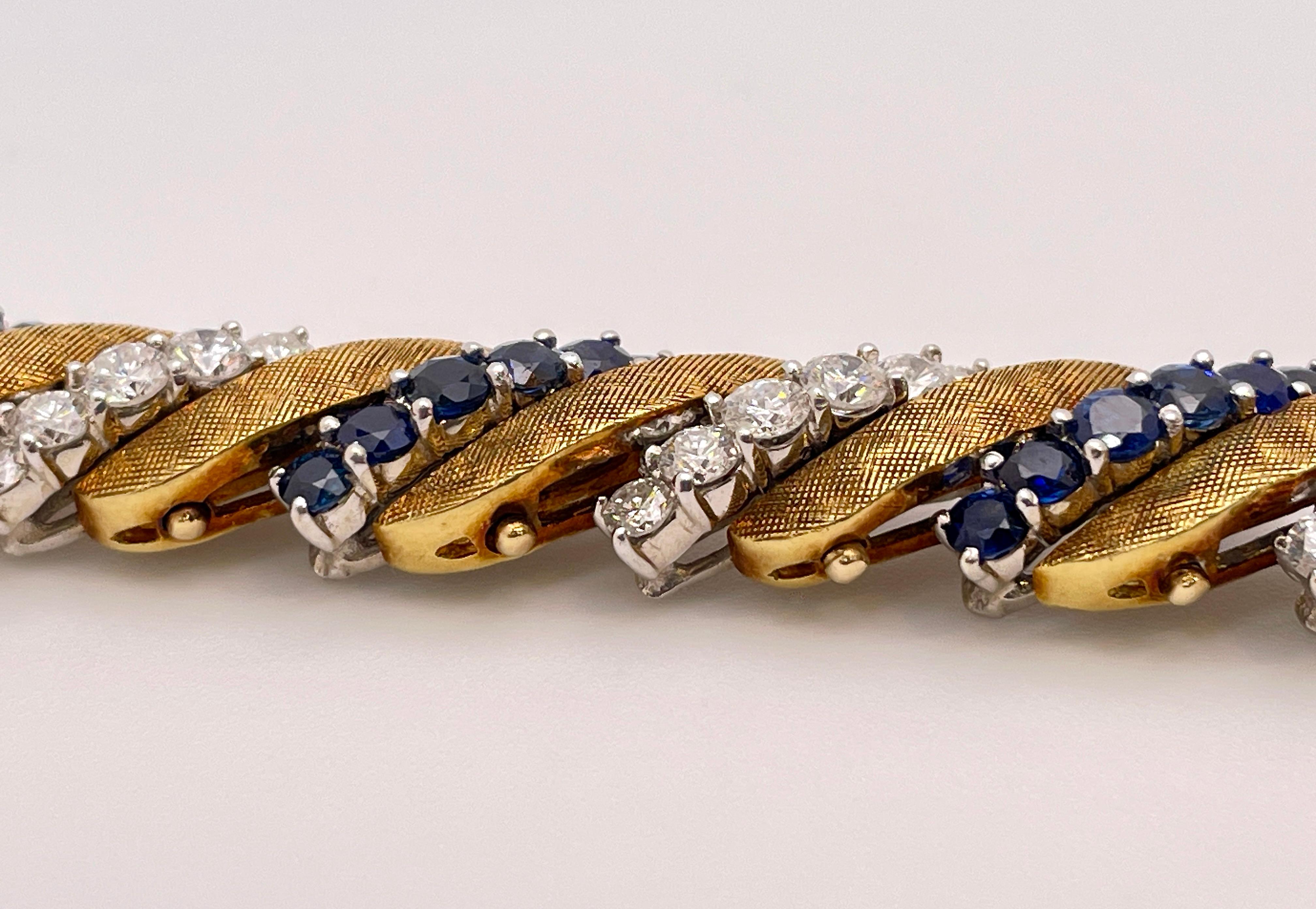 Bracelet à maillons en or jaune et blanc avec diamants et saphirs de 6 carats en vente 14