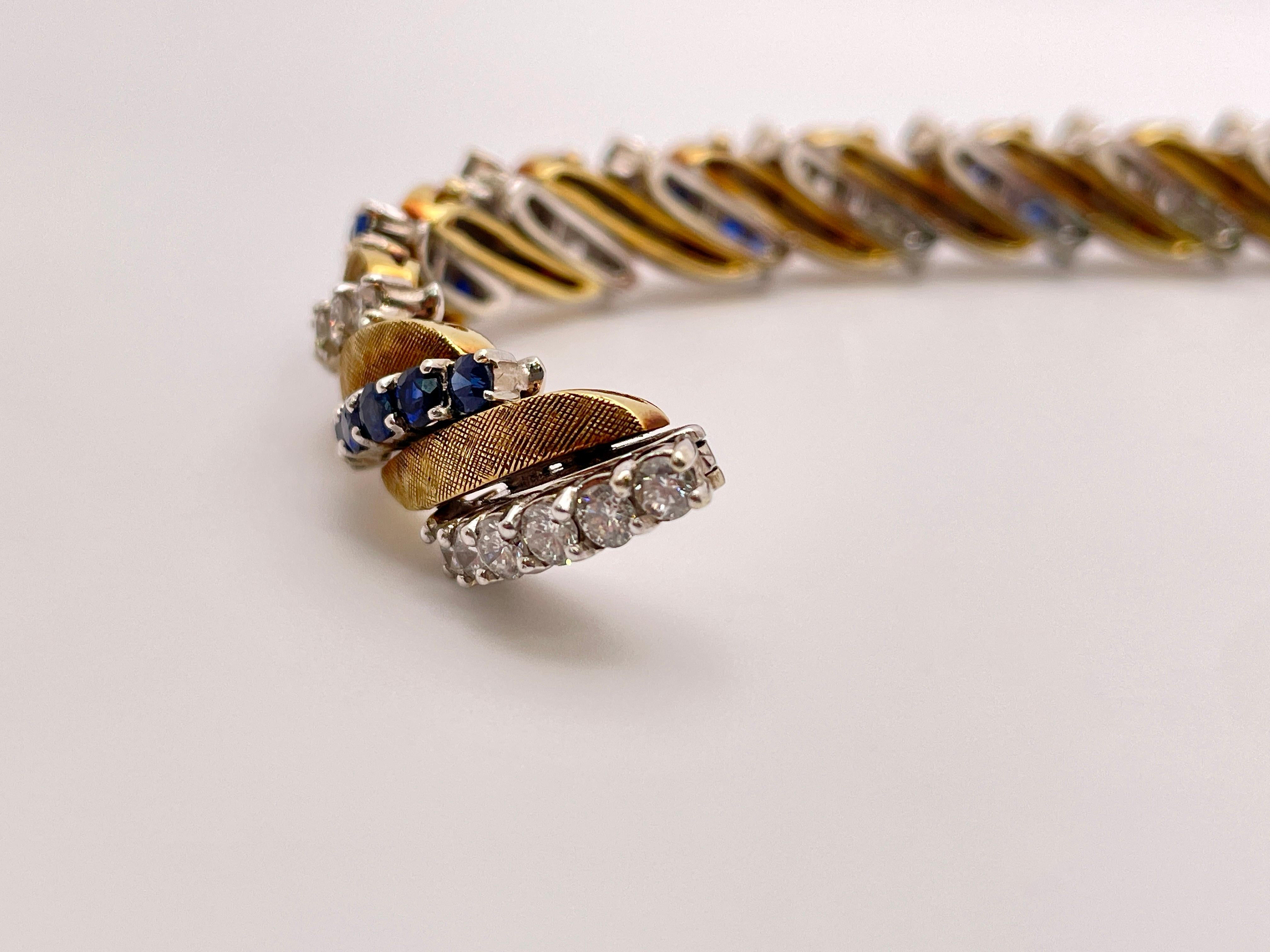 Bracelet à maillons en or jaune et blanc avec diamants et saphirs de 6 carats en vente 4