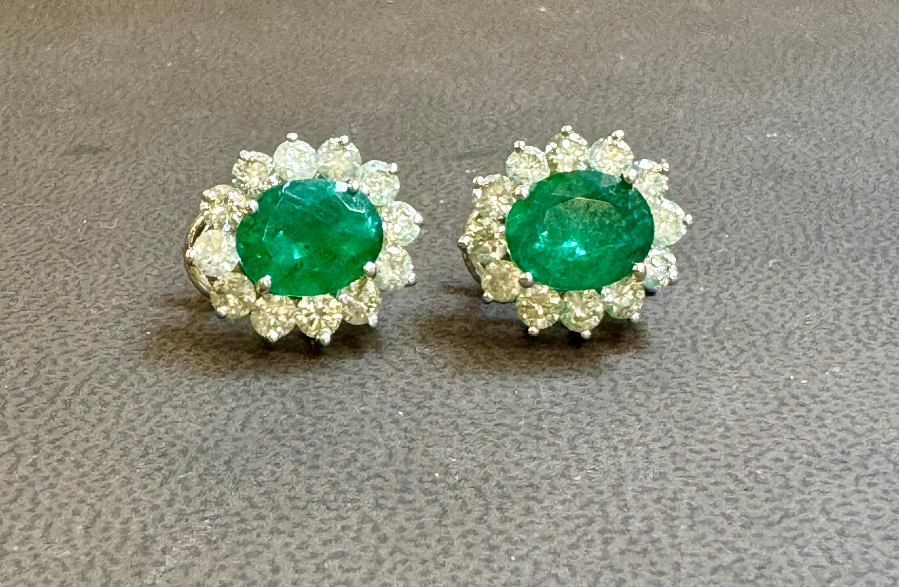 6 Karat Oval geformter Smaragd & 3 Karat Diamant Post Back Ohrringe 14 Karat Weißgold im Zustand „Hervorragend“ im Angebot in New York, NY